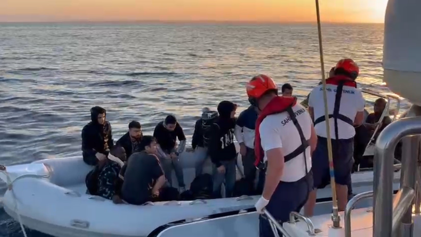 21 düzensiz göçmen kurtarıldı