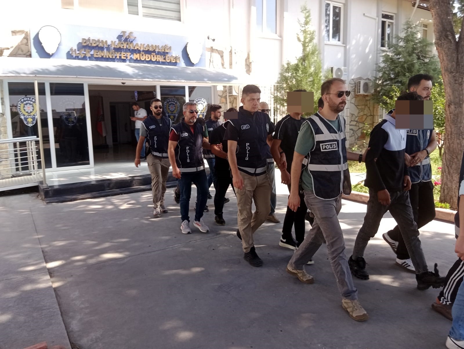 Göçmen kaçaklığı operasyonu: 5 organizatör yakalandı
