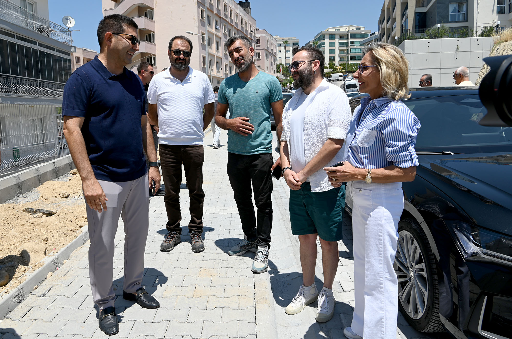 Başkan Ömer Günel hizmet ekibi ile sahada