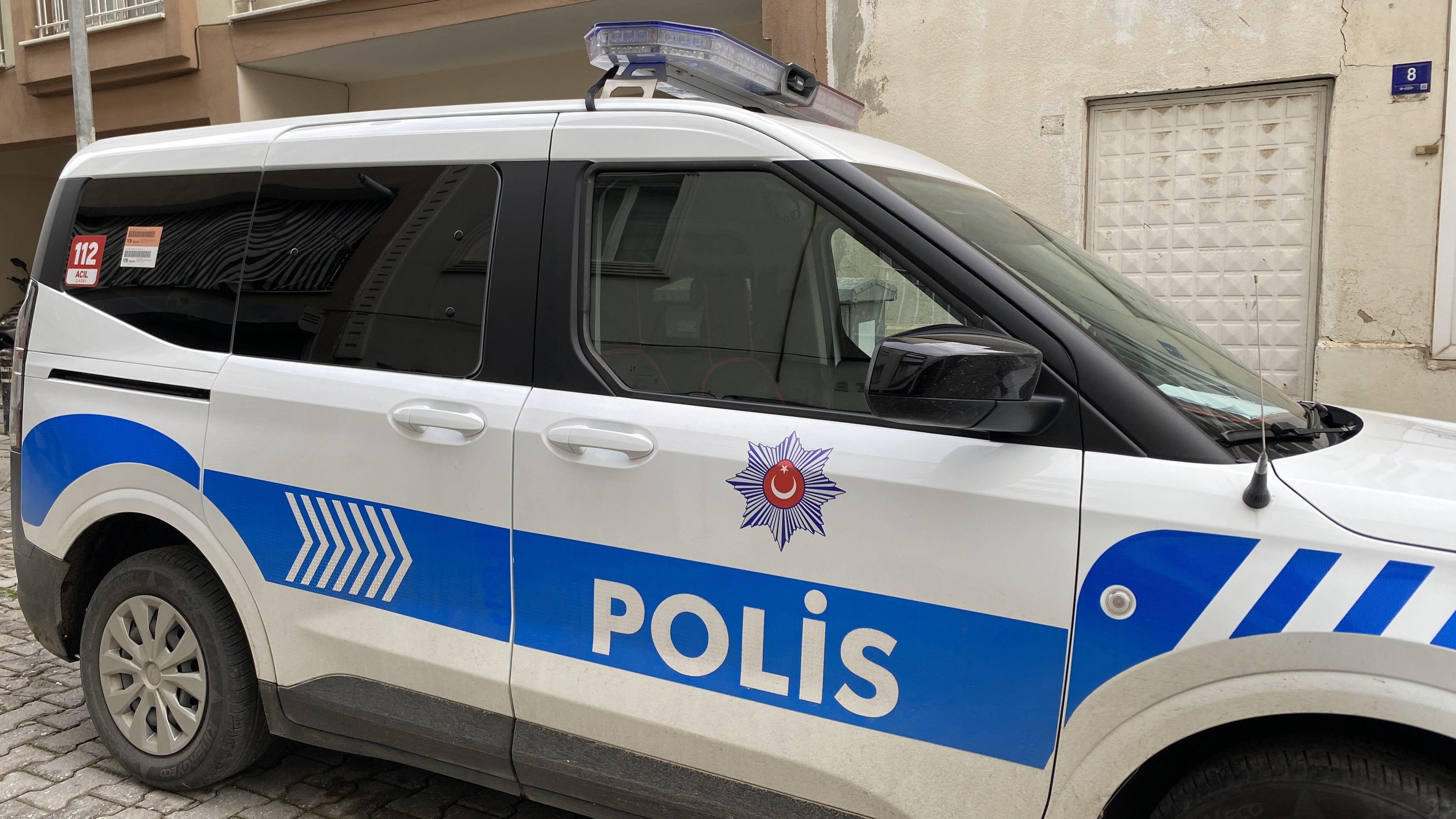 Çocuğu başından bıçakla ağır yaraladı