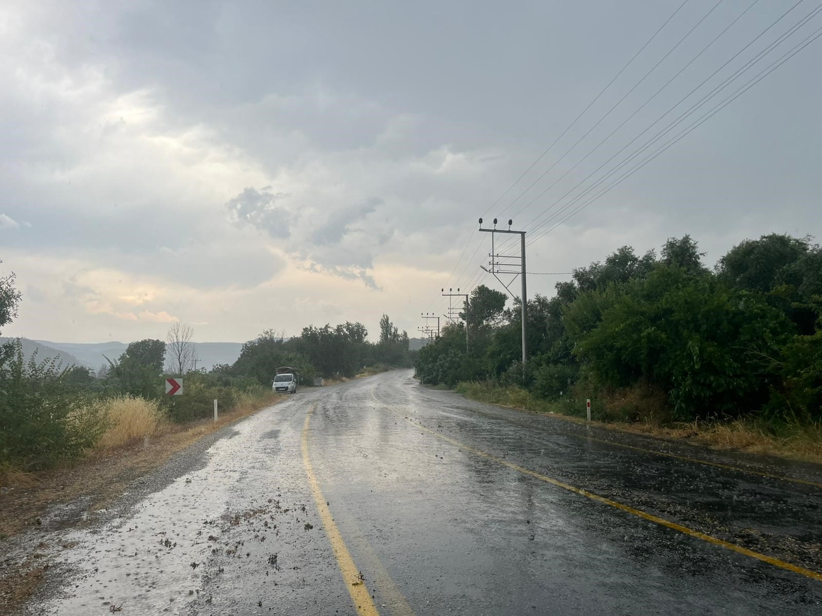 Bozdoğan sağanak yağışla serinledi