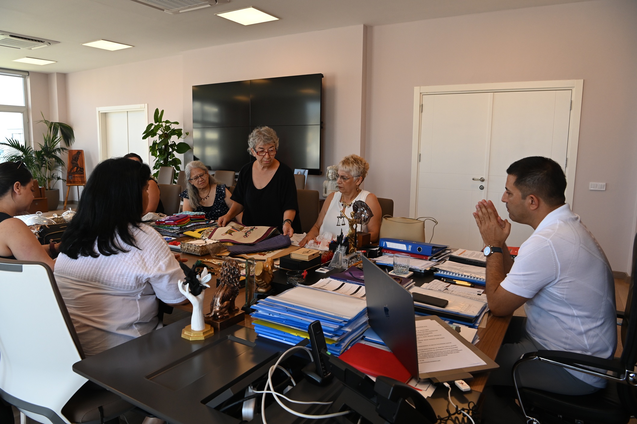 Başkan Ömer Günel kadın üreticileri makamında ağırladı