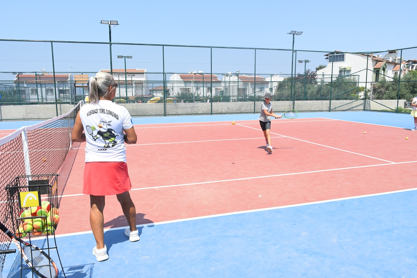 Kuşadası Belediyesi genç sporcular yetiştirmeye devam ediyor