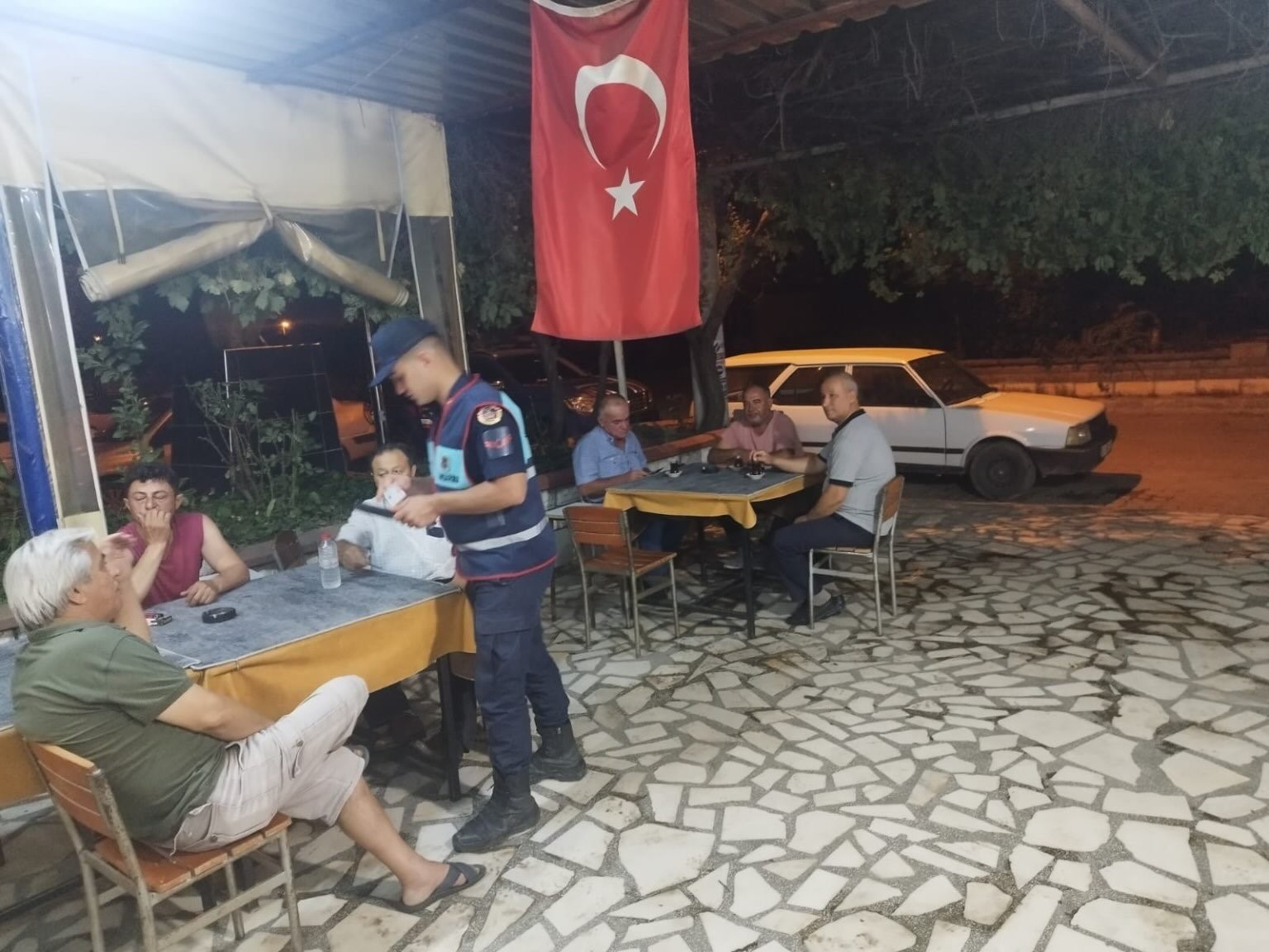 ‘Sıcak Nokta’ uygulamasında 2 aranan şahıs yakalandı