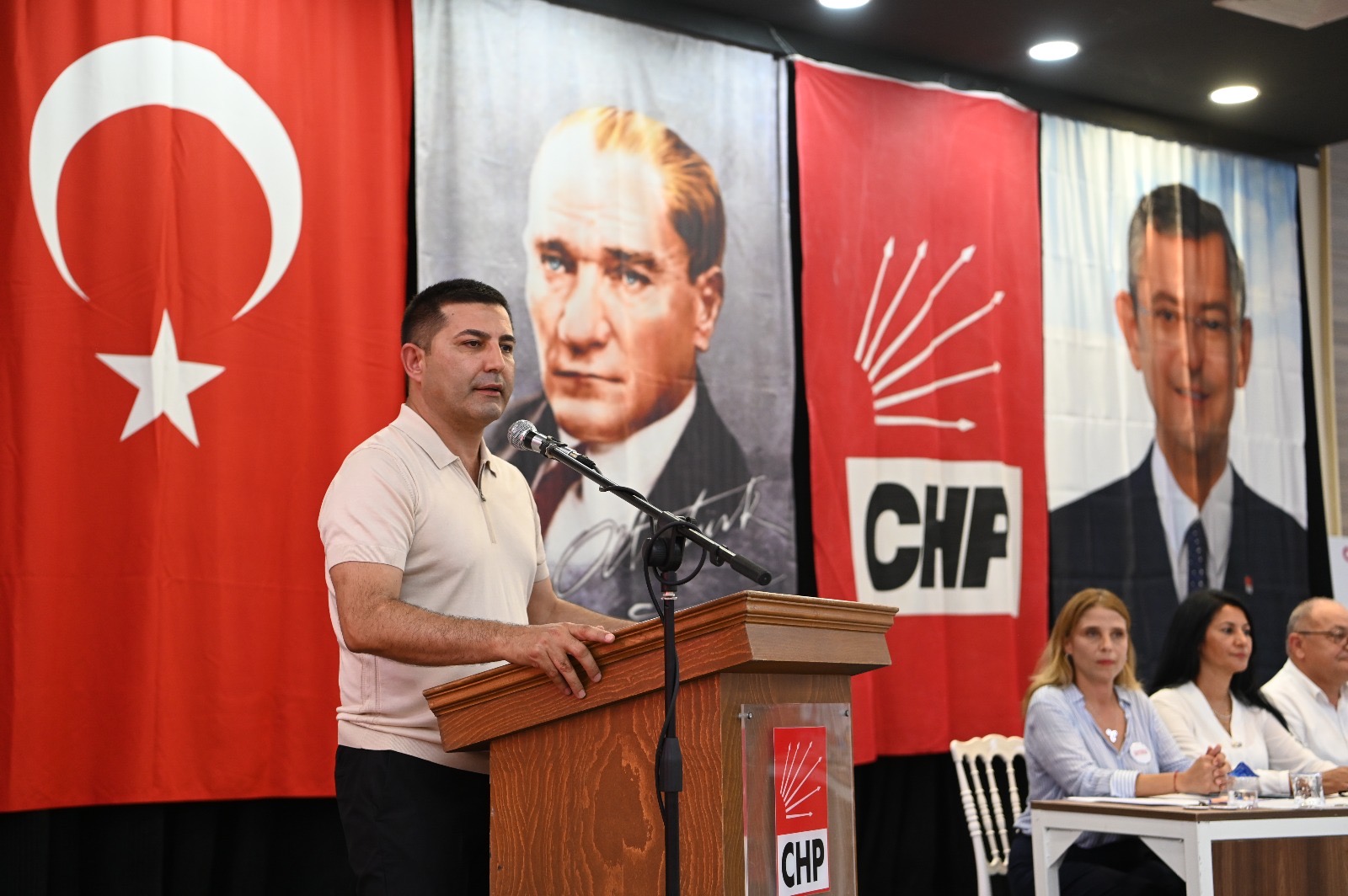 CHP Kuşadası İlçe Örgütü Genişletilmiş Örgüt Toplantısını gerçekleştirdi: Başkan Ömer Günel’in “birlik” çağrısı damga vurdu