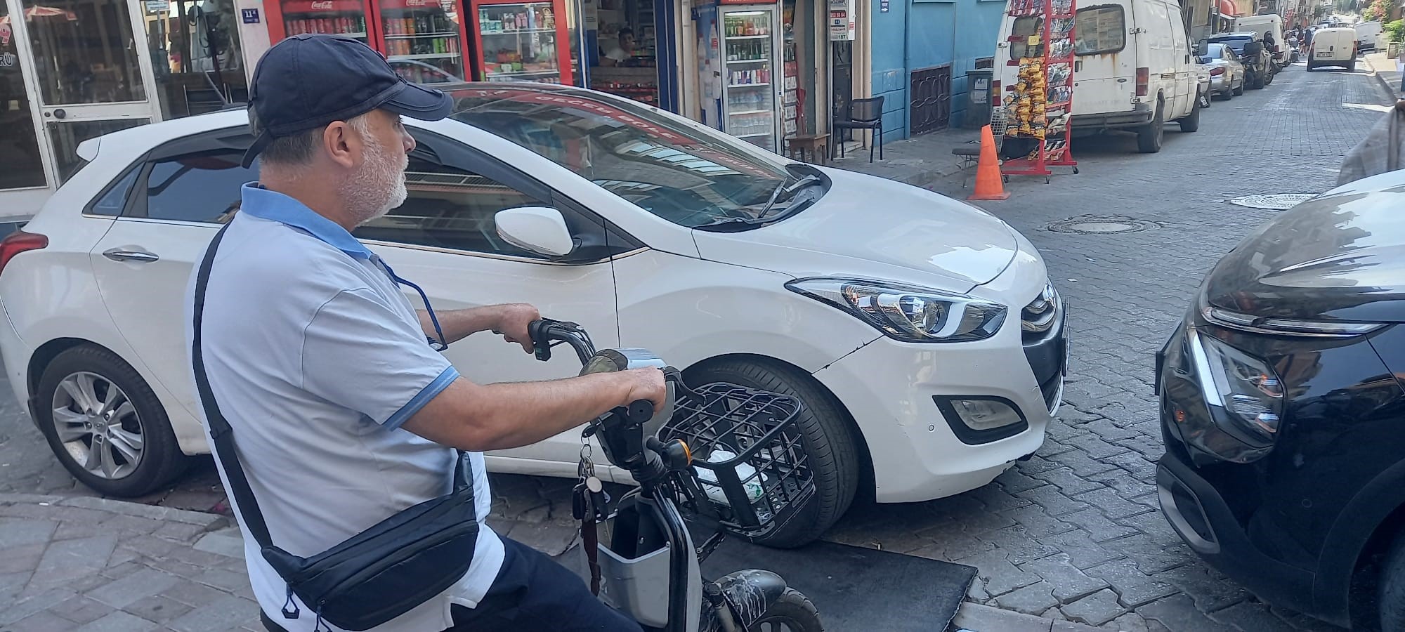 Aydın Efeler'de kaldırımlar, engelli ve yaya geçitleri sürekli işgal altında