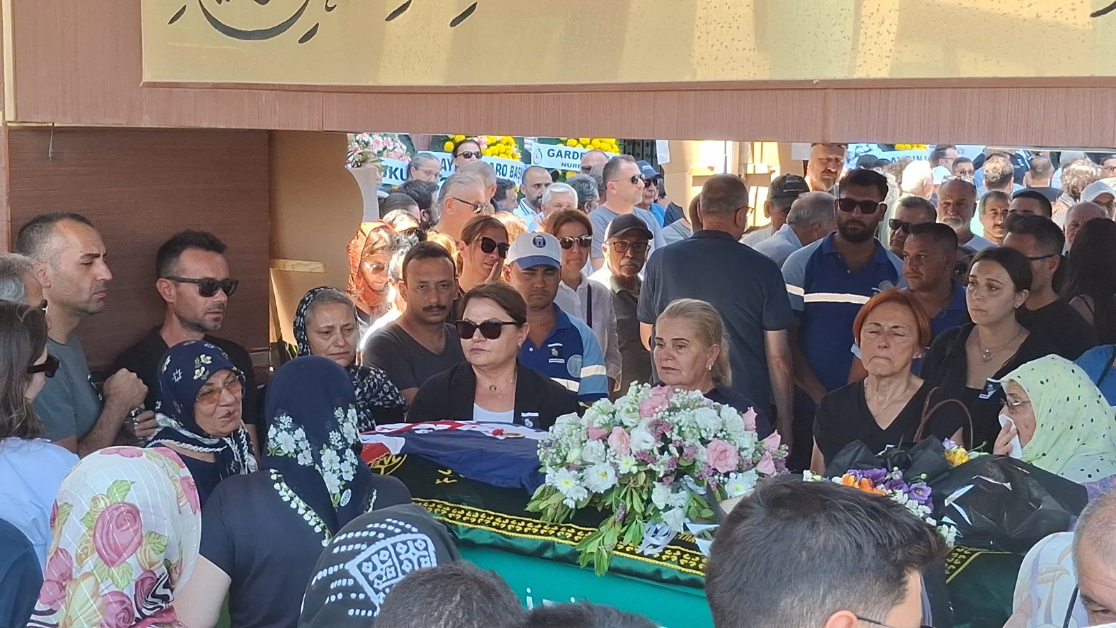 Trafik kazasında hayatını kaybeden 14 yaşındaki Derin, son yolculuğuna uğurlandı