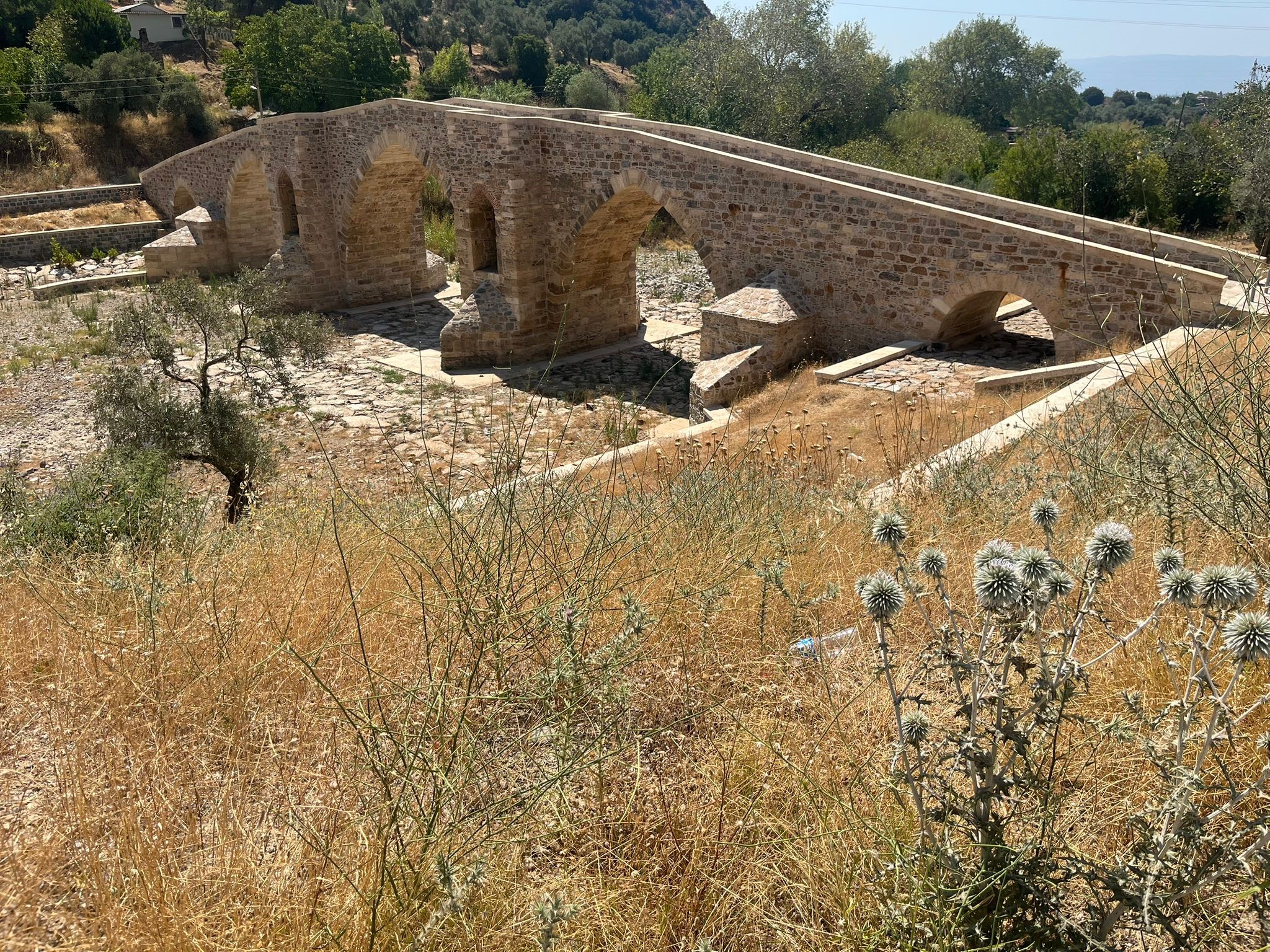 Tarihi Yunan Köprüsü'ne çevre düzenlemesi istiyorlar