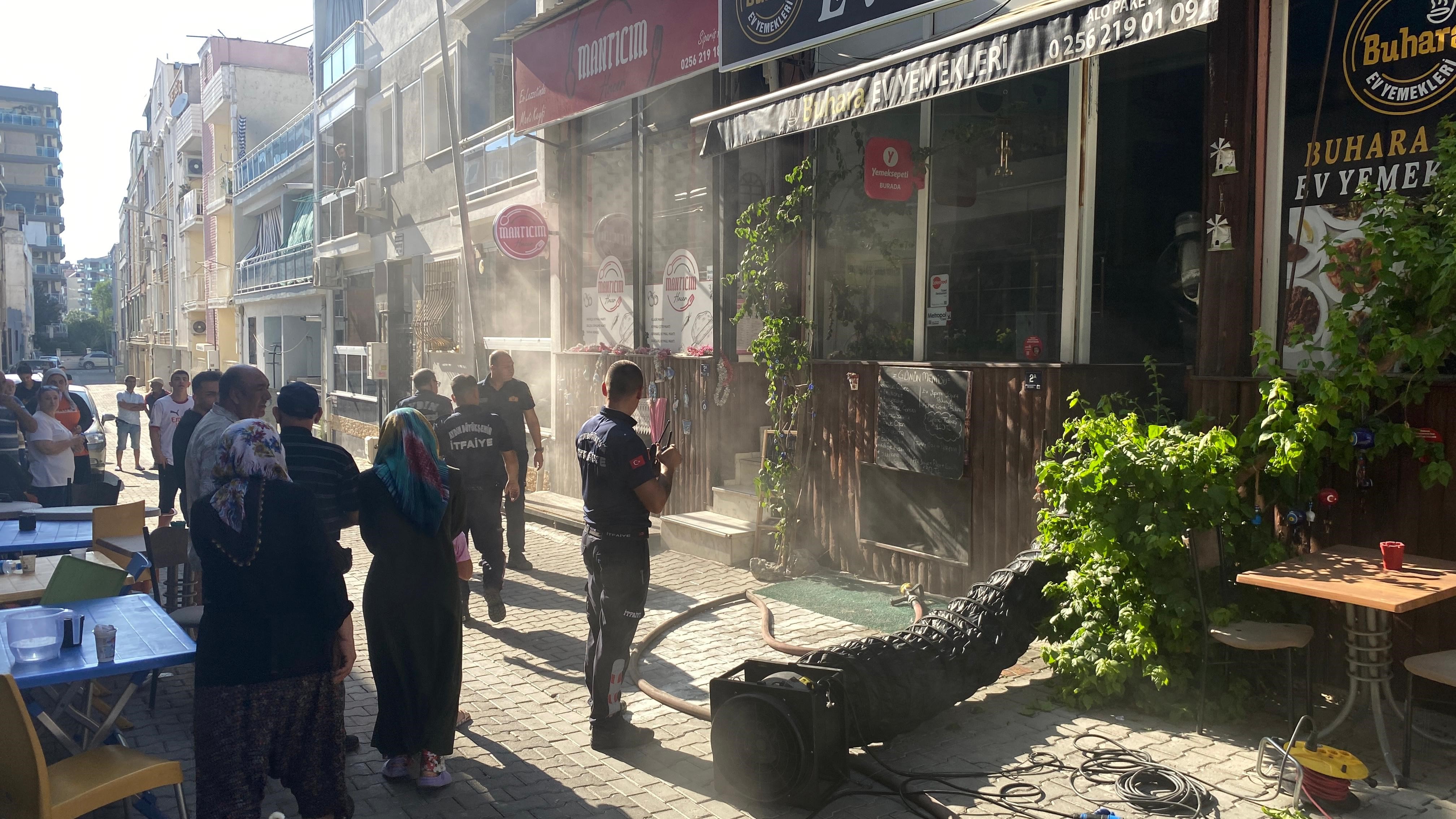 İş yerinin mutfağındaki yangın panikletti