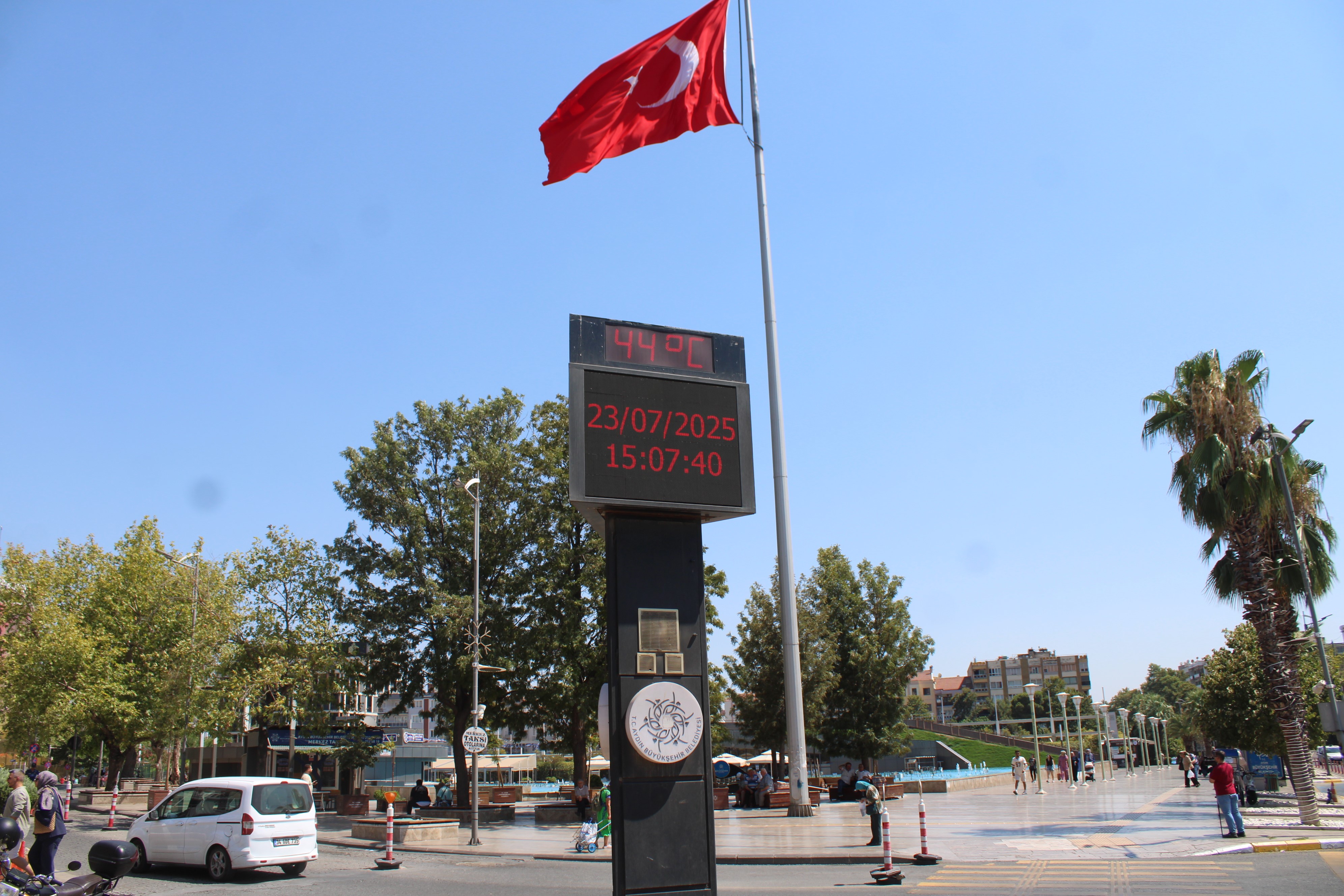 Aydın'da termometreler 44 dereceyi gördü