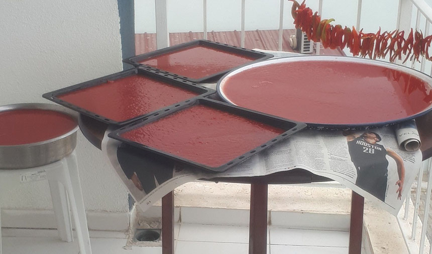 Aydın’da balkonlar kırmızıya boyandı