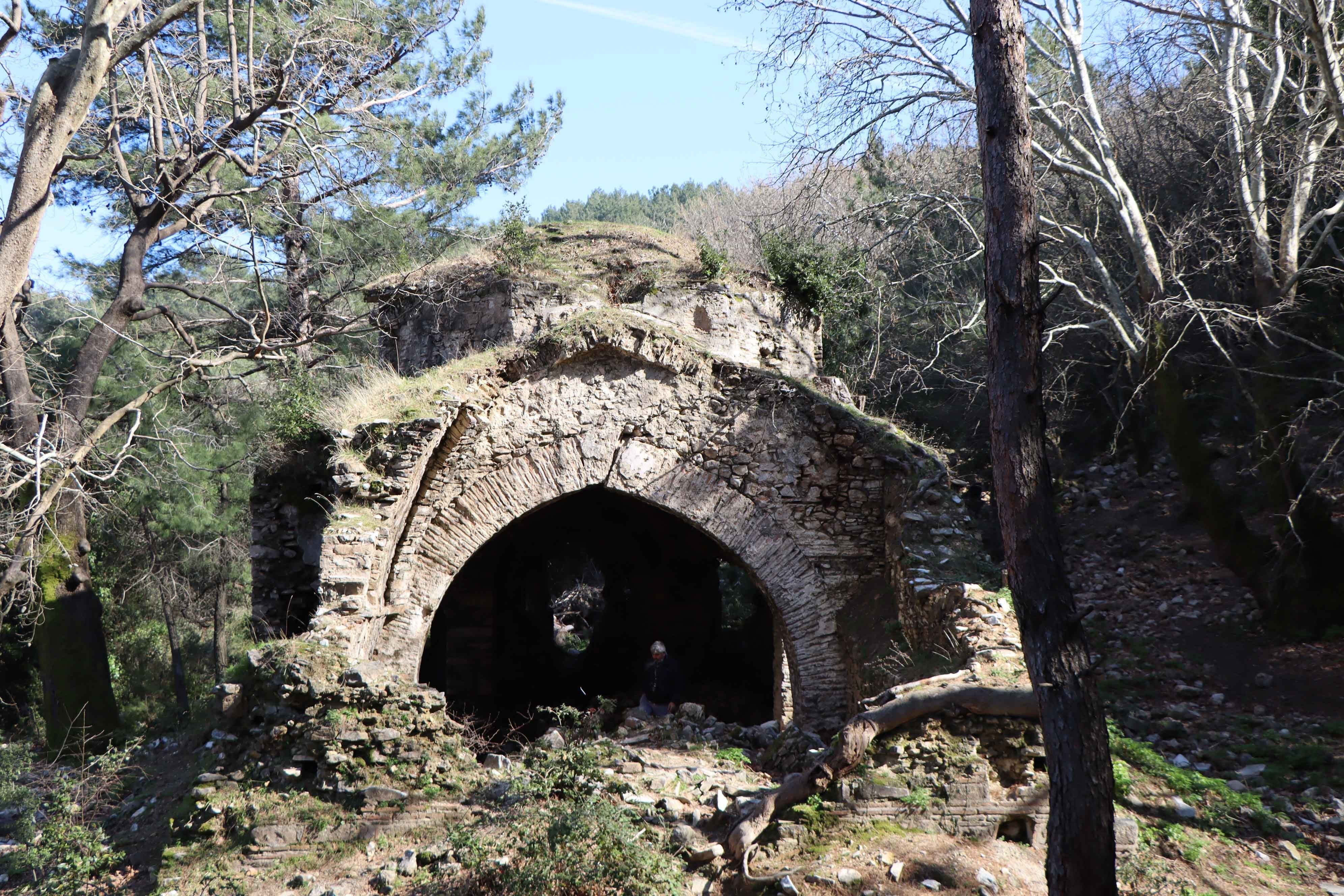 Zirveye gizlenmiş 900 yıllık manastır doğaseverlerin rotasına girmeye devam ediyor