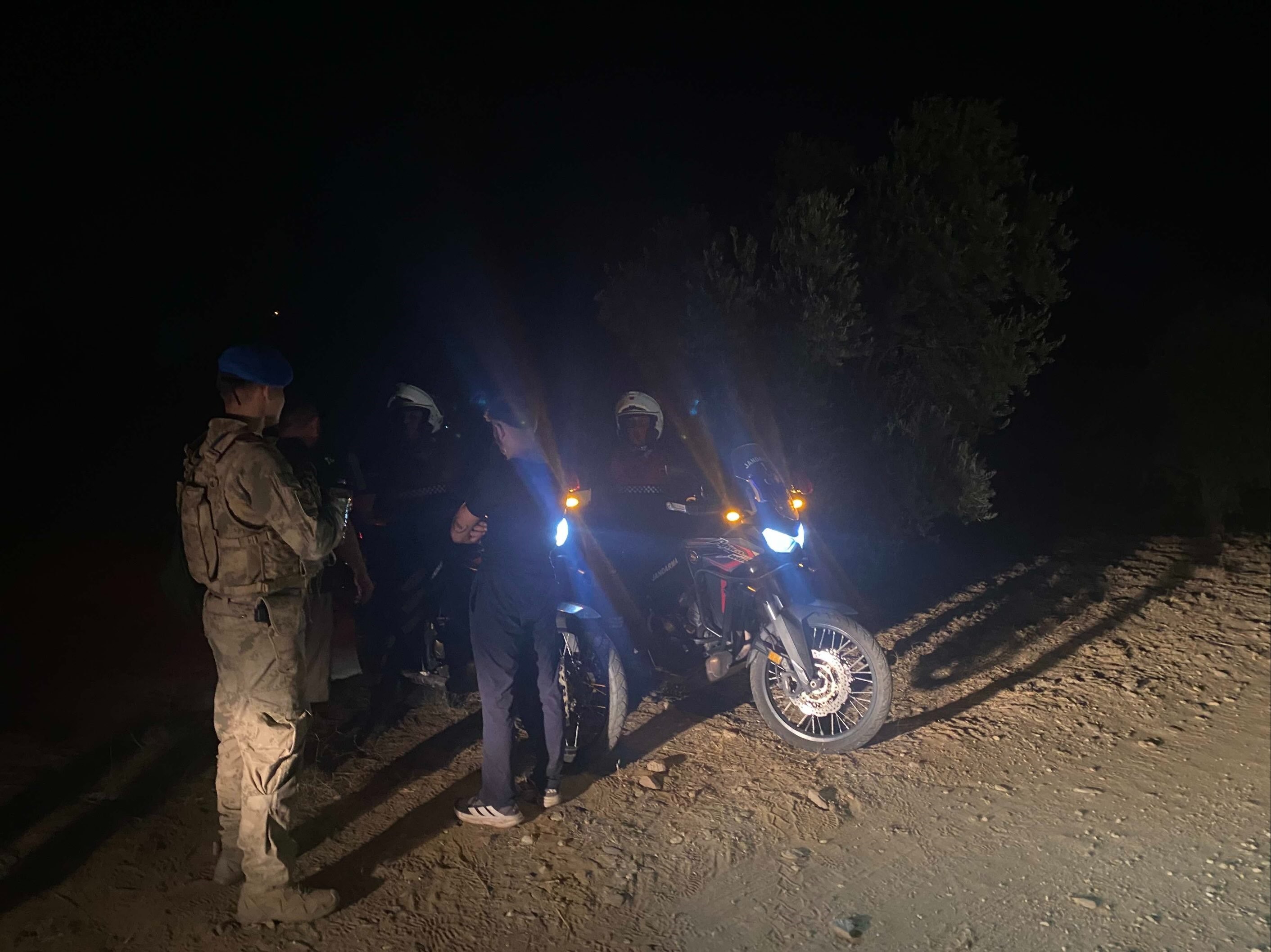 Jandarma ekipleri incir hırsızlarını suçüstü yakaladı