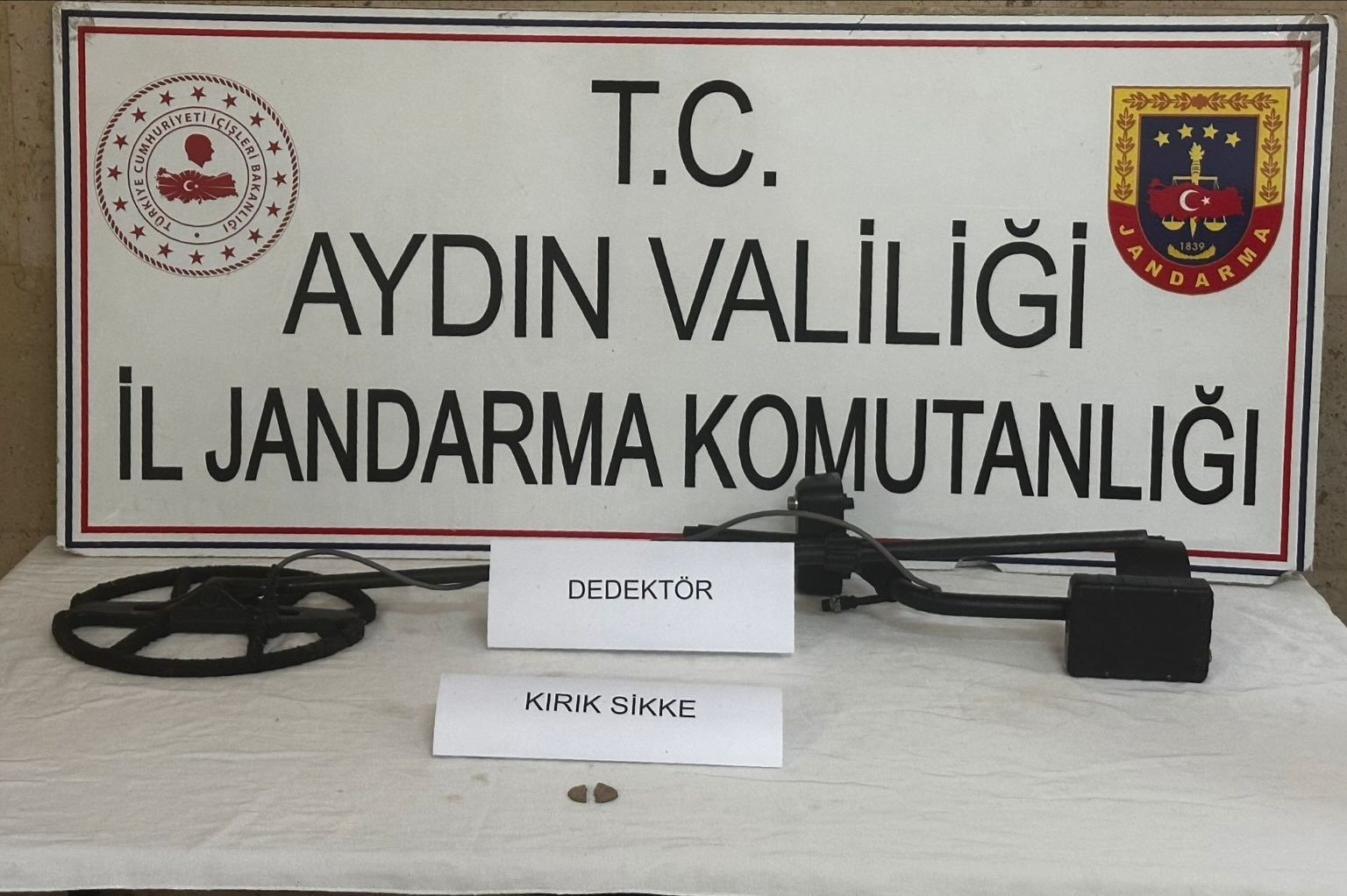 Tarihi eser bulmak istediler jandarmadan kaçamadılar