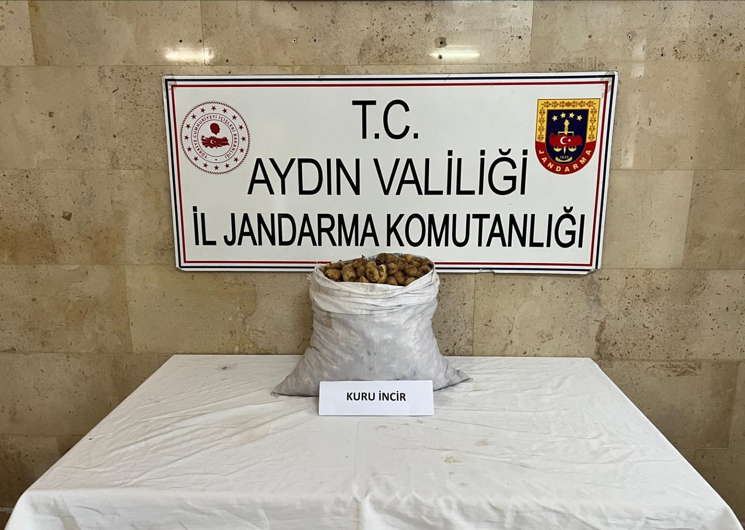 Motosikletli incir hırsızı jandarmadan kaçamadı