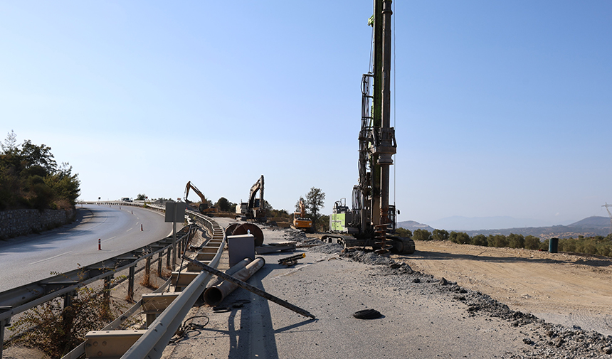 Söke-Kuşadası yolunda bakım onarım çalışması devam ediyor