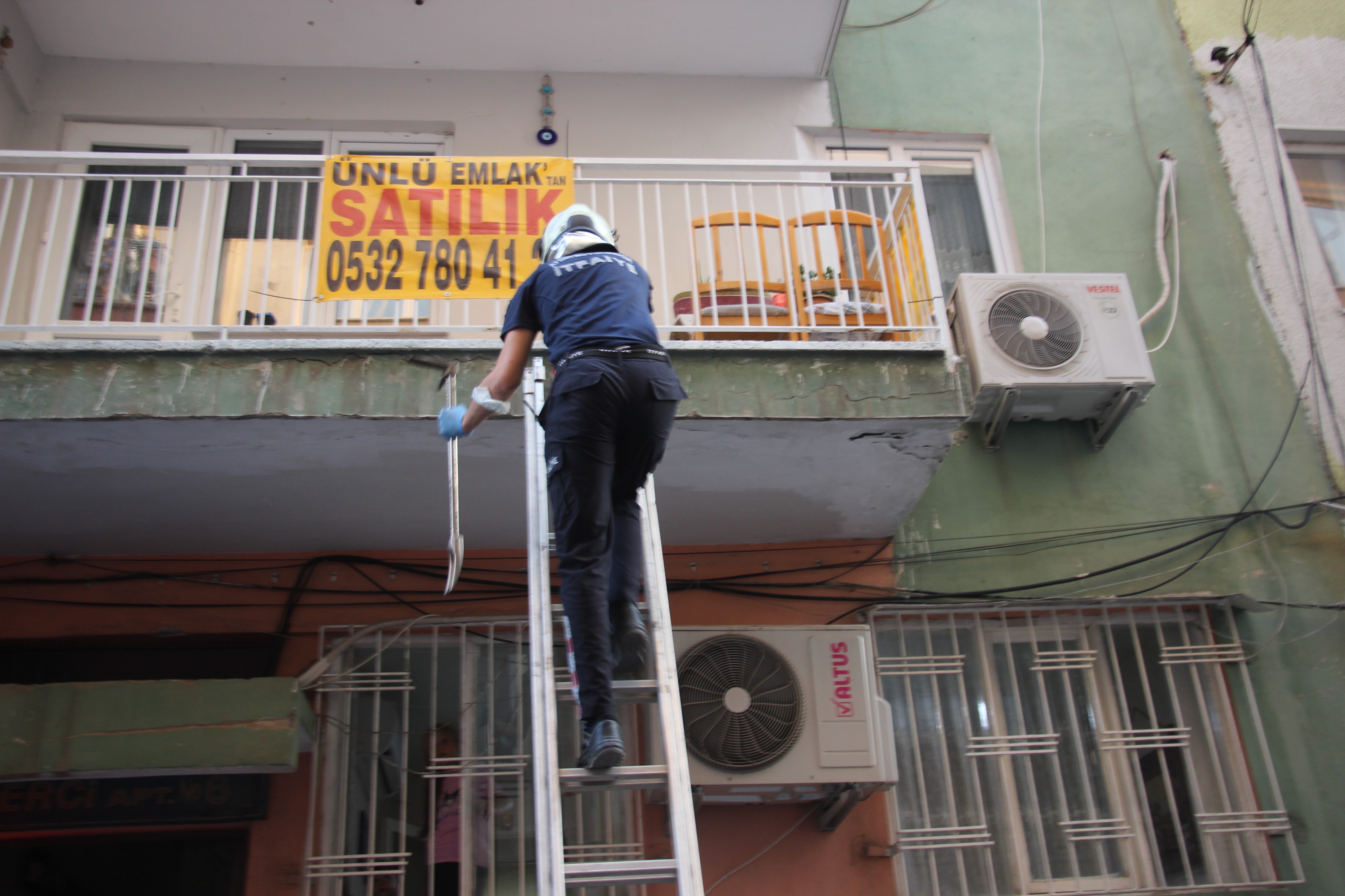 Apartmandaki kötü kokunun sebebi 'bozuk et' çıktı