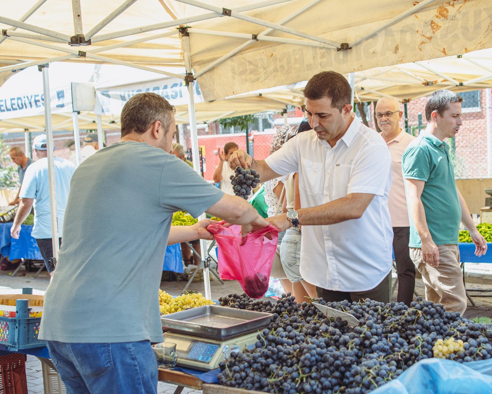 Kuşadası’nın En Mutlu Sokağı’na Başkan Ömer Günel’den ziyaret