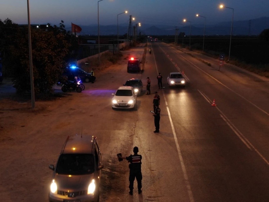 Şok yol denetiminde 2 aranan şahıs yakalandı
