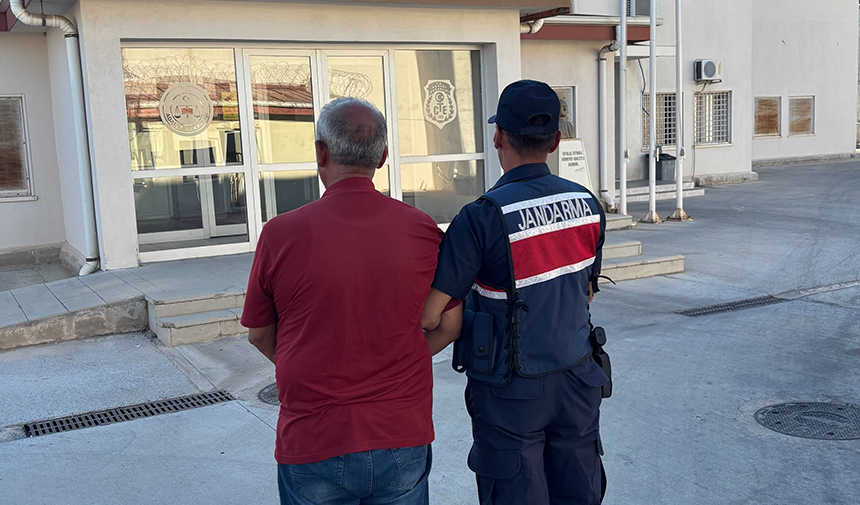 Şüphe üzerine durdurulan araçta 9 düzensiz göçmen yakalandı