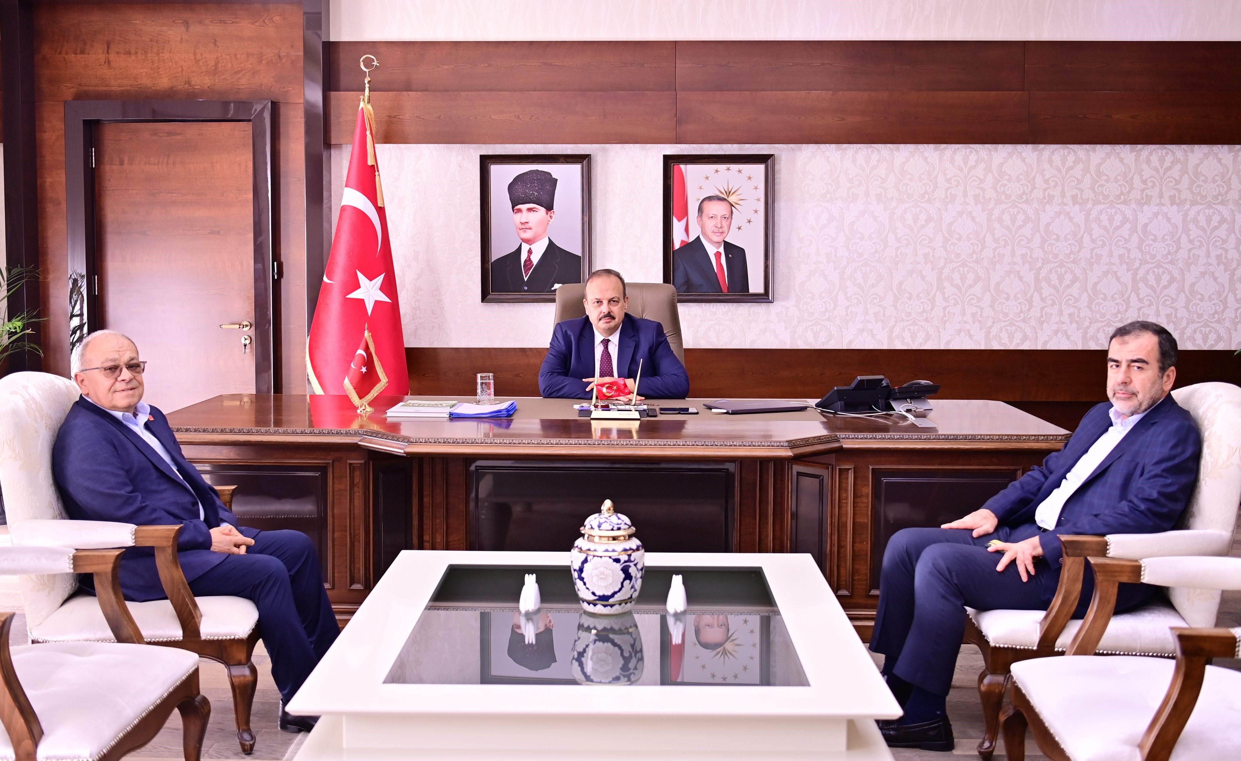 Büyükşehir Belediye Meclisi toplantısı öncesi Vali Canbolat, AK Parti ve CHP İl Başkanlarını ağırladı