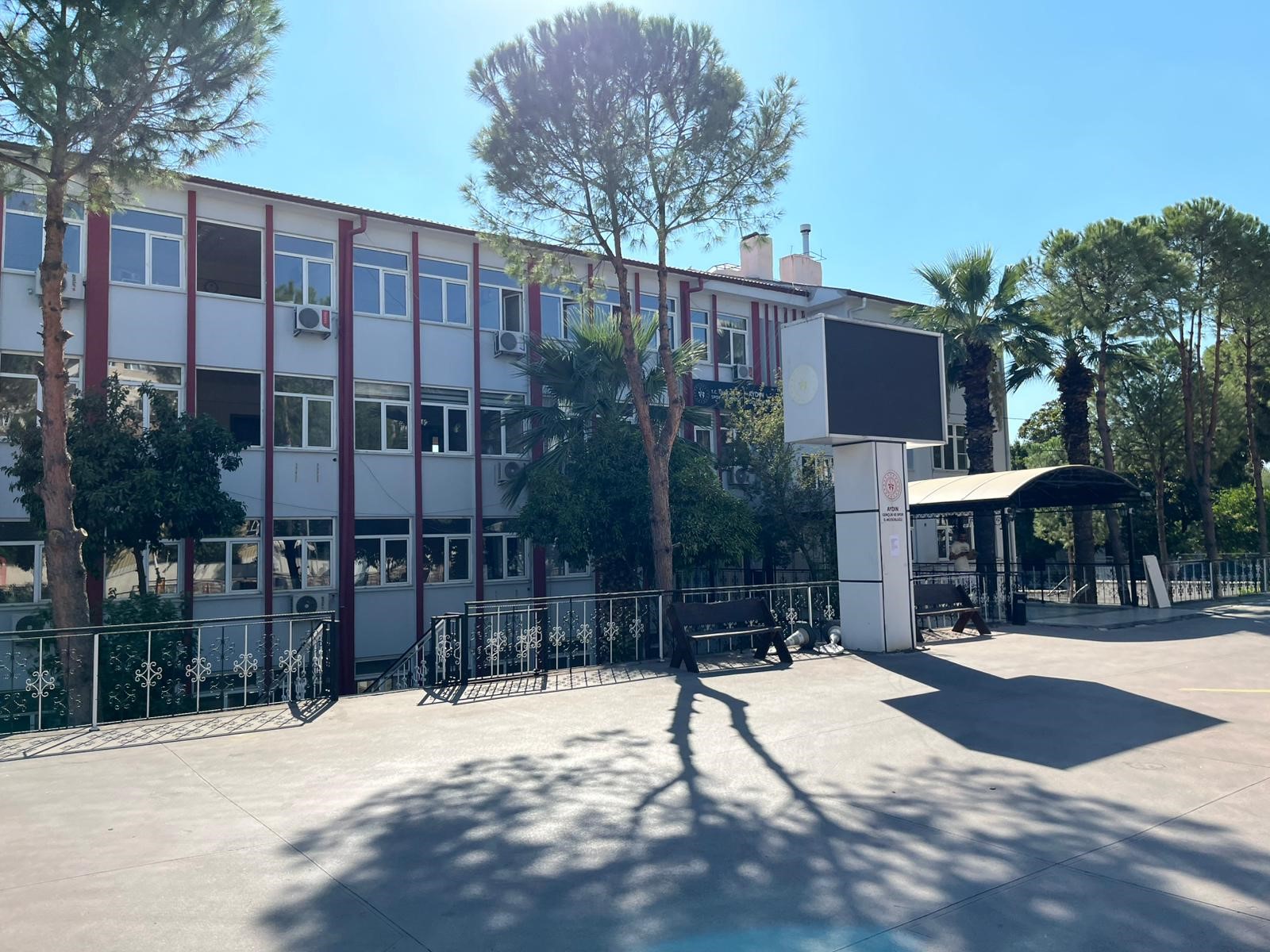 Deprem riski nedeniyle müdürlük binası tahliye edildi