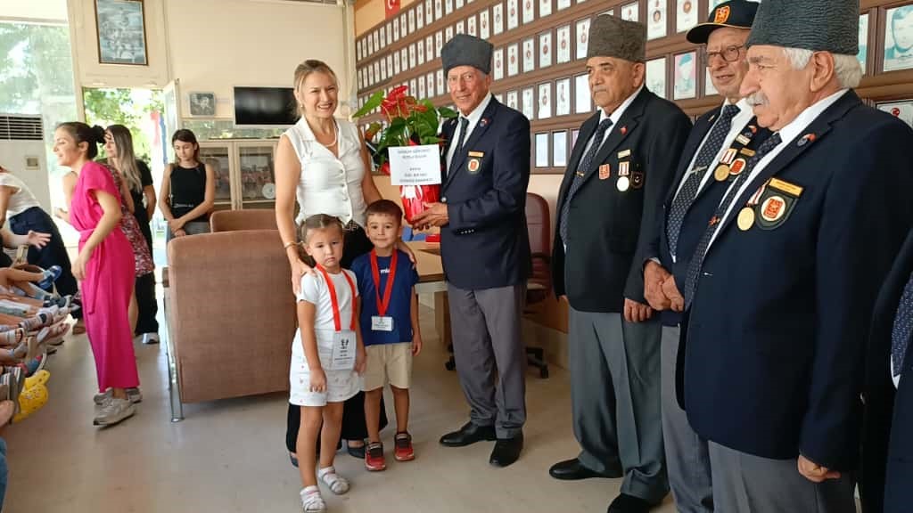 Minik yürekler gazi dedelerini unutmadı