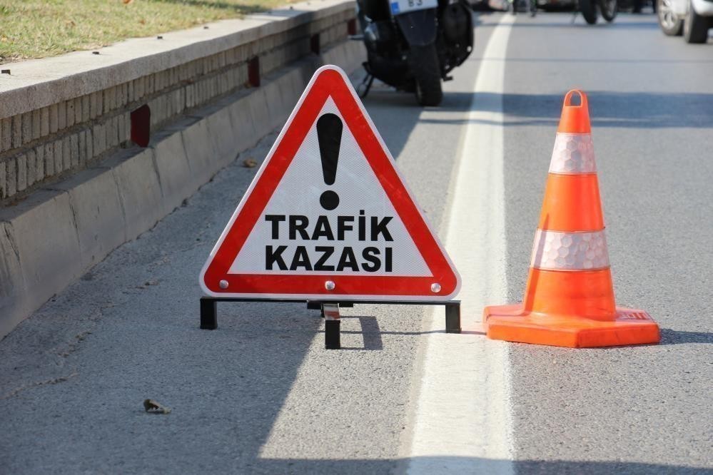Yolun karşısına geçmek isterken canından oldu