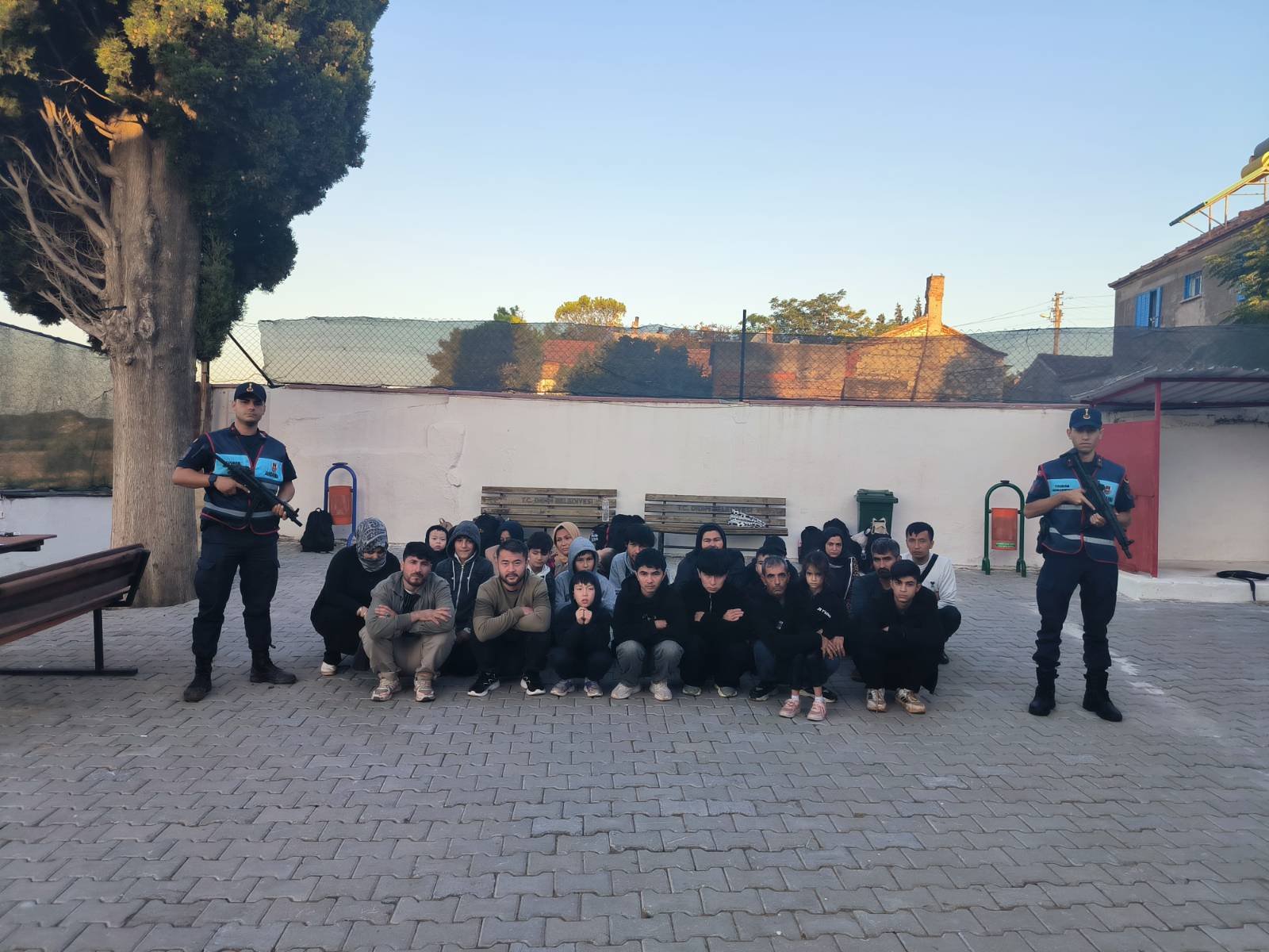 23 düzensiz göçmen yakalandı
