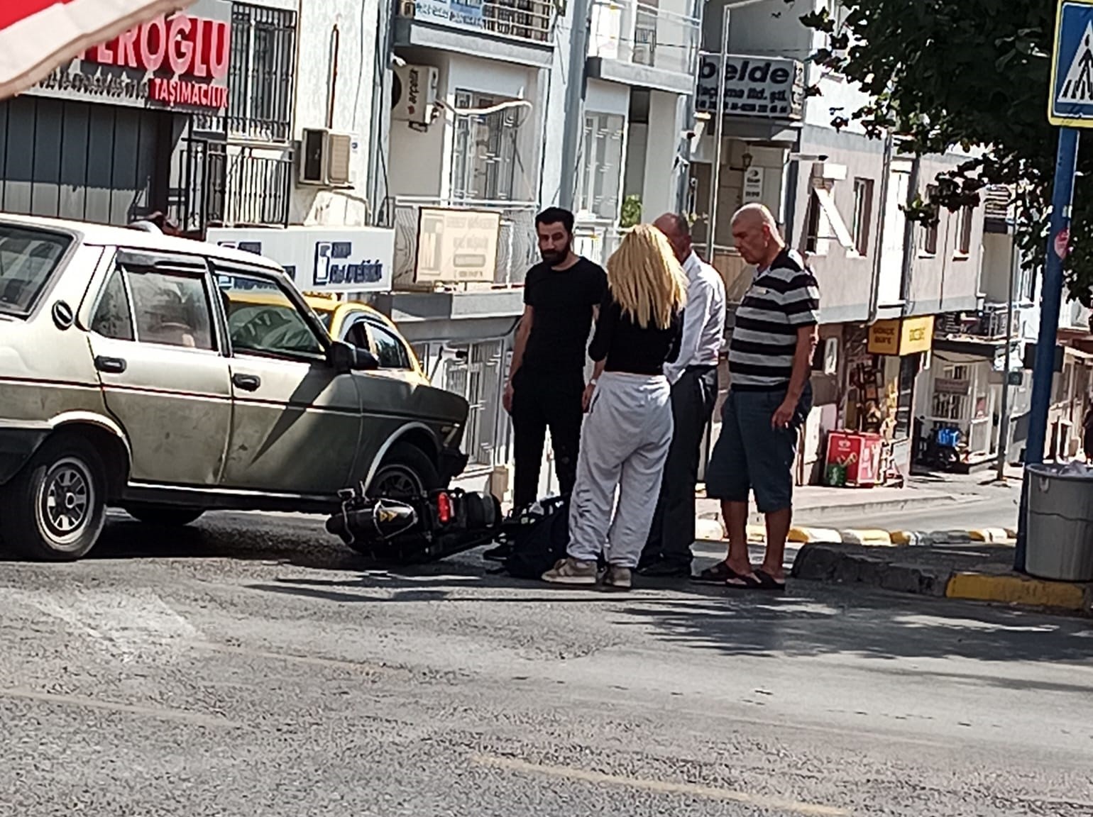 Otomobil ile elektrikli bisiklet çarpıştı: 2 yaralı