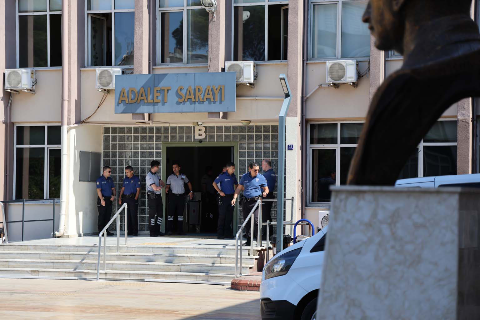 Aydın Adliyesi'nde gergin anlar, 3 kişi gözaltına alındı