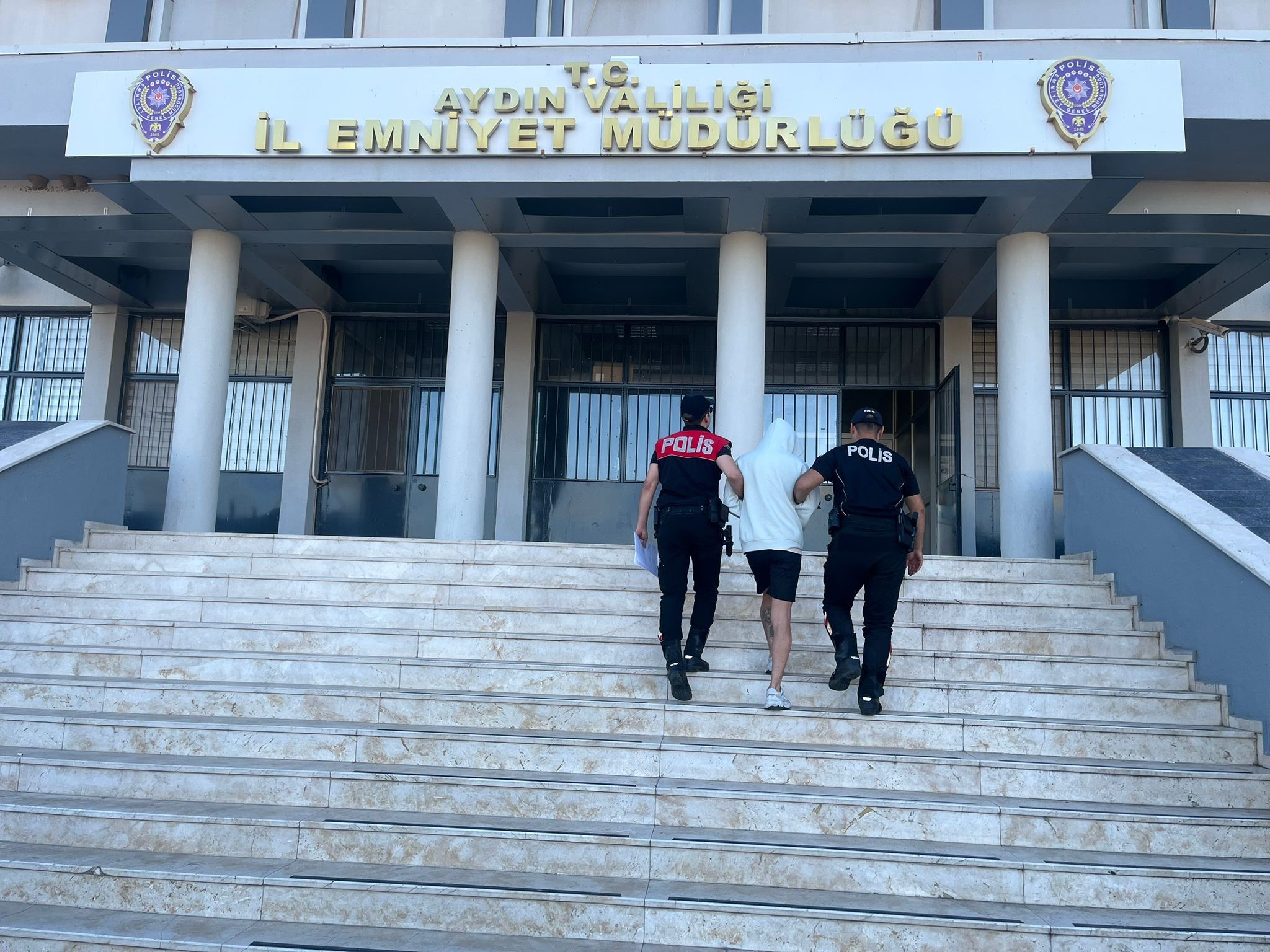 Aydın'da 4 iş yerinden hırsızlık yapan zanlı yakalandı