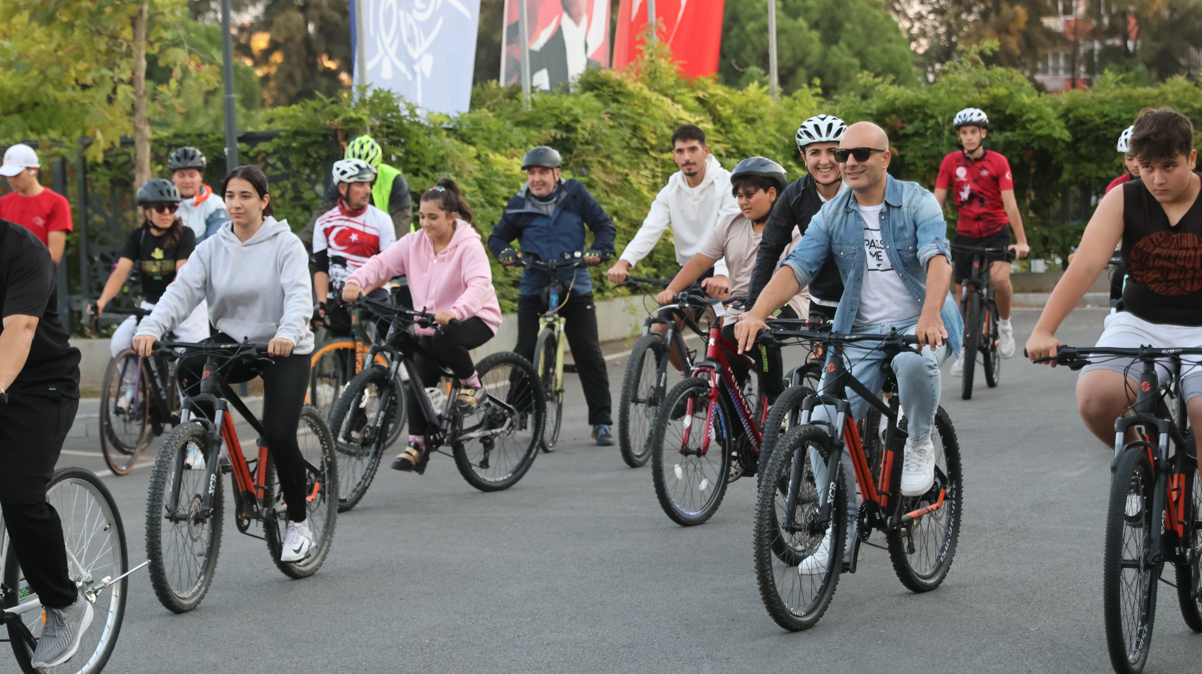 Bisiklet turuyla sağlıklı yaşam ve spor kültürüne dikkat çektiler
