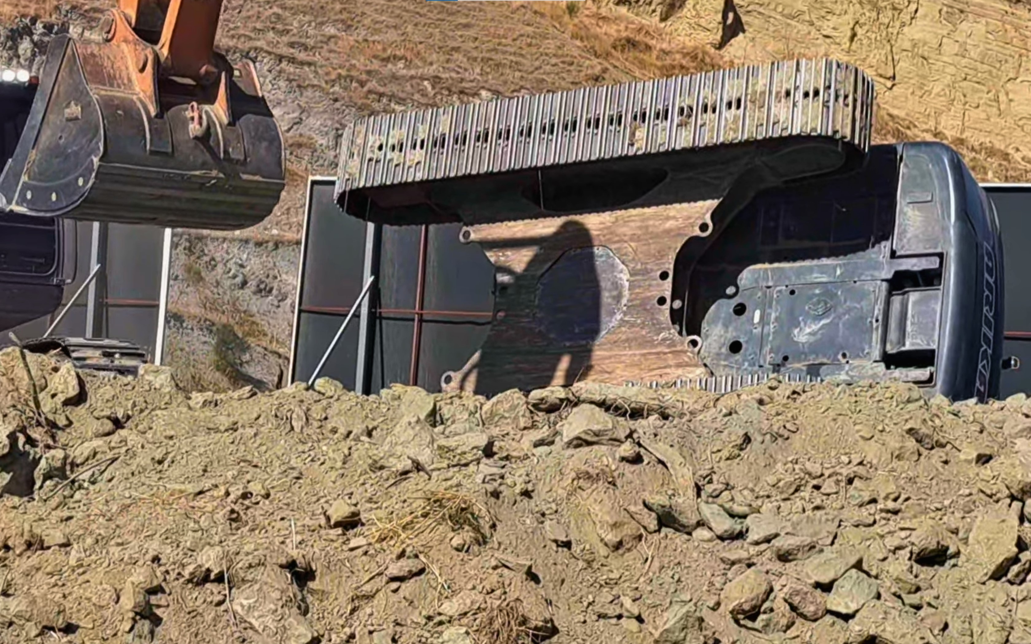 İş makinesi devrildi, 1 yaralı