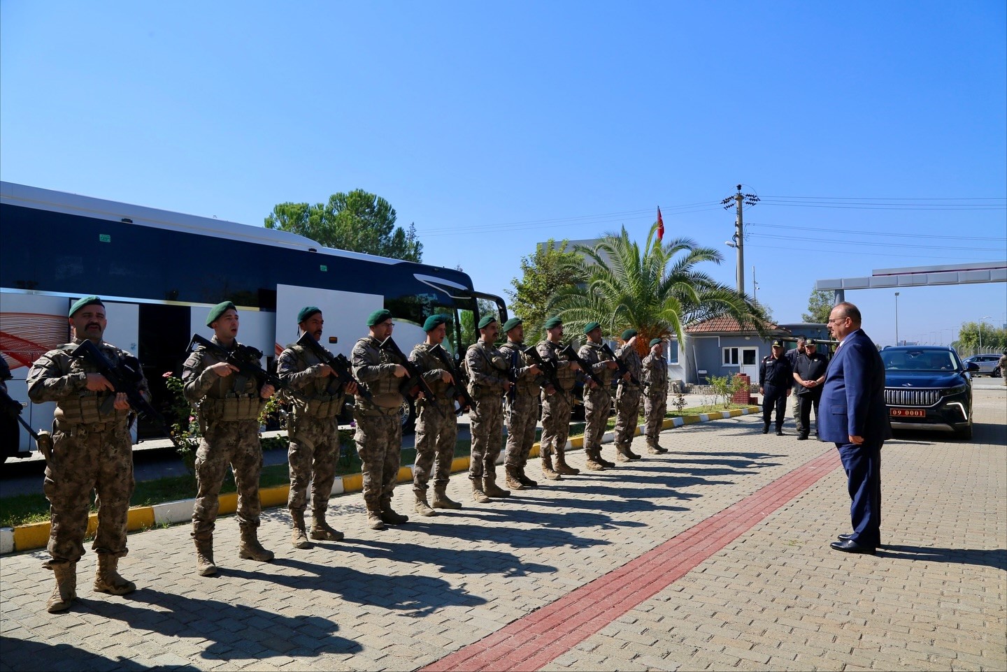 Özel hareket polisleri, dualarla Suriye'ye uğurlandı