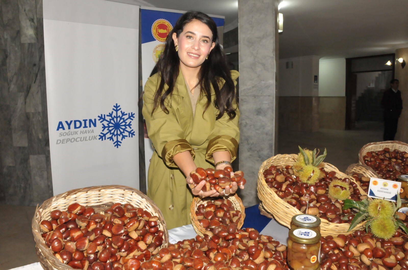 Aydın'da sezonun ilk kestanesi kilosu 550 TL'den alındı