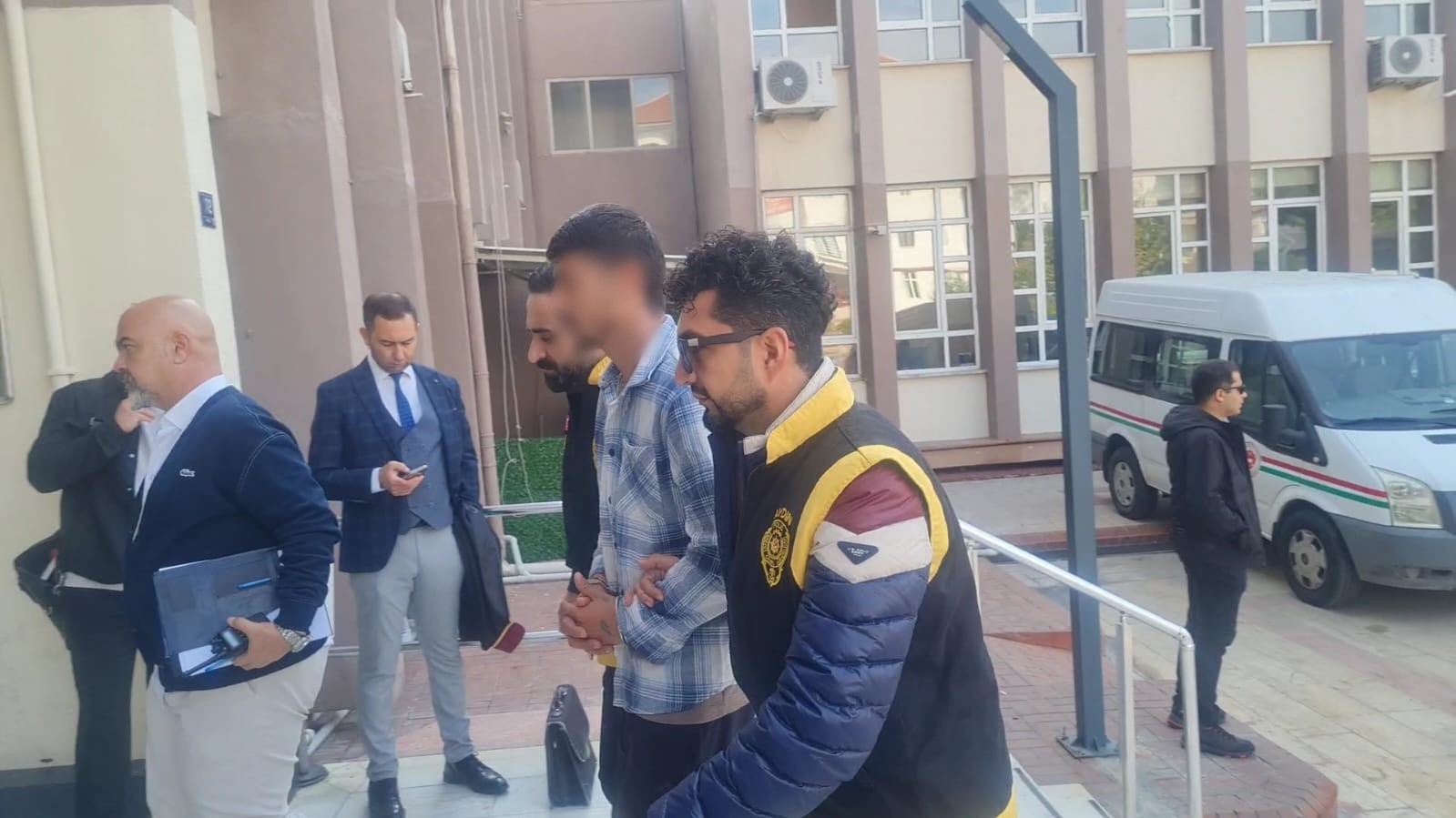 Aydın'da aranan şahıs Muğla'da yakalandı