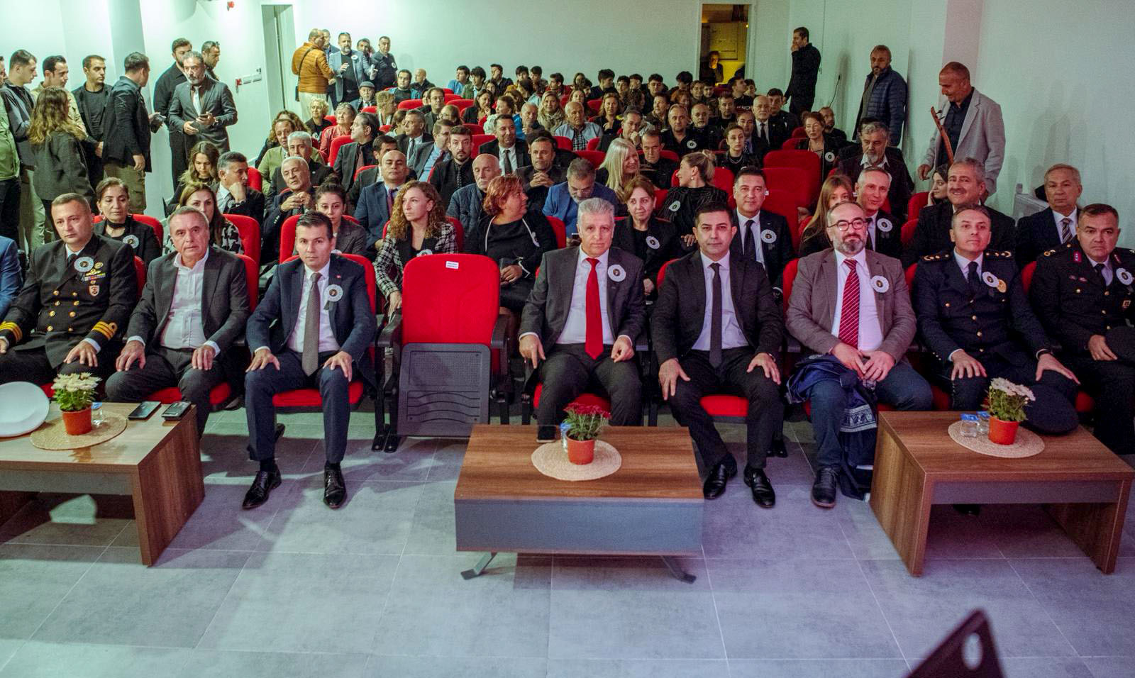 Kuşadası’nda öğrencilerden ‘Atatürk’ için anma etkinliği