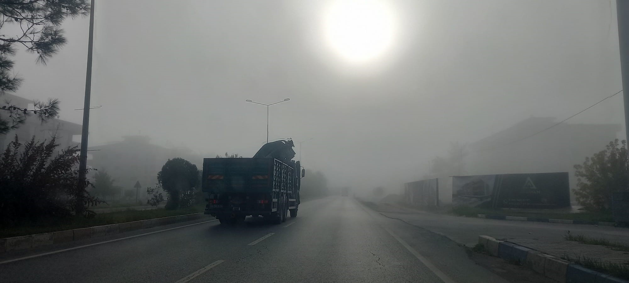 Aydın'da yoğun sis sürücülere zor anlar yaşattı
