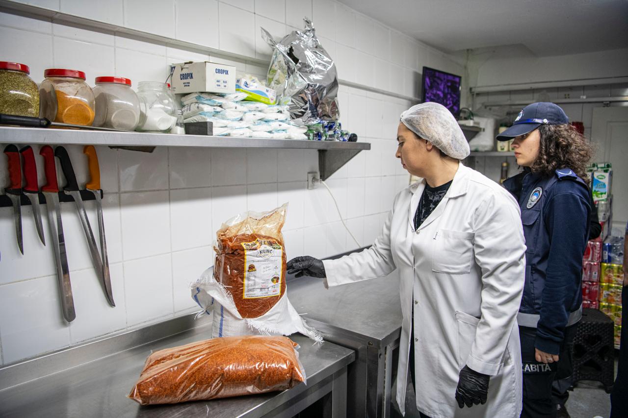 Kuşadası Belediyesi halk sağlığı ile oynayanları affetmiyor