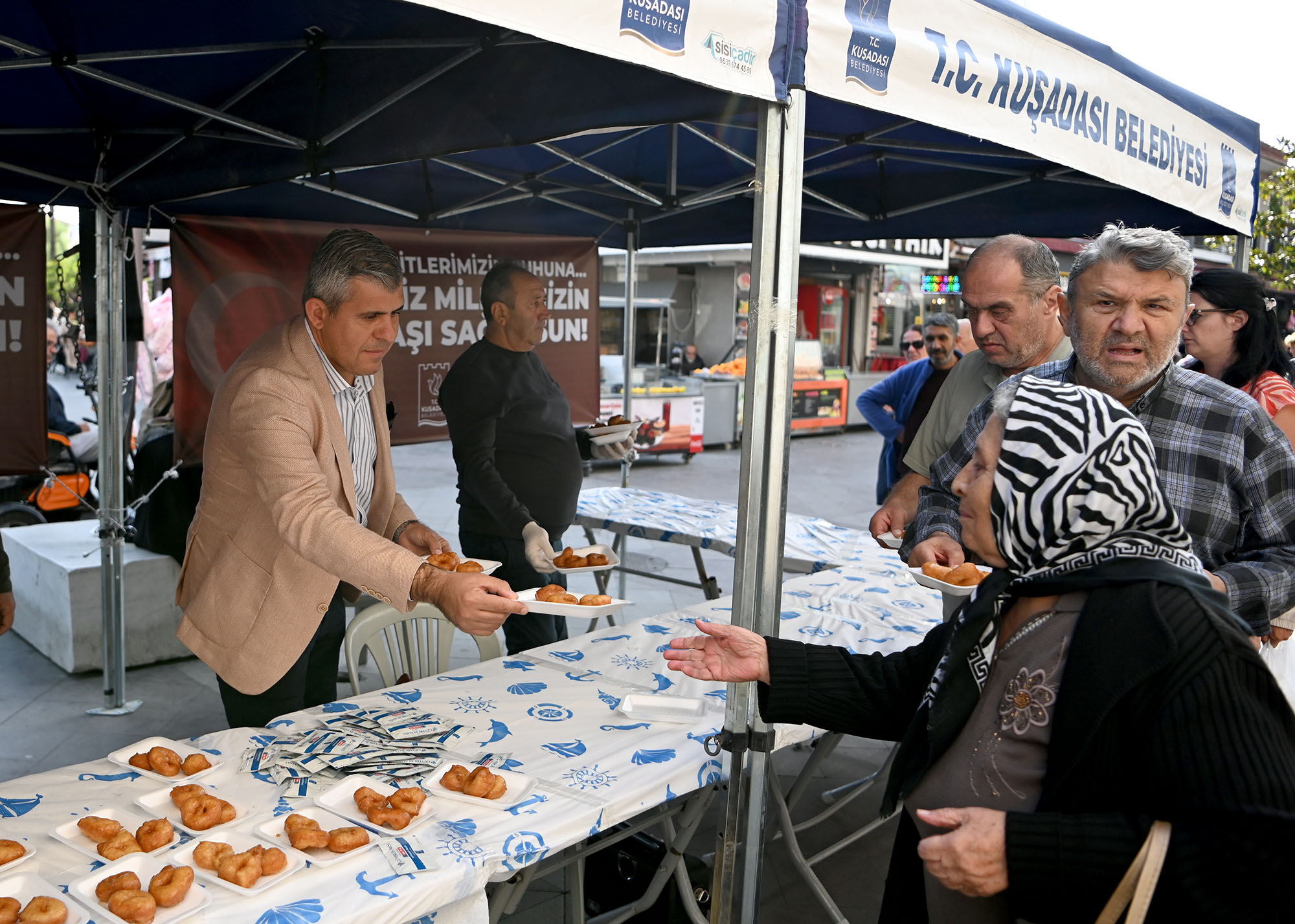 Kuşadası Belediyesi’nden Şehitler için lokma hayrı