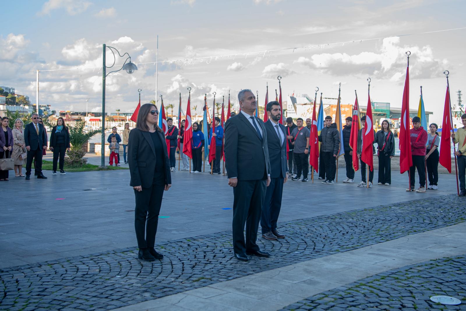 Kuşadası’nda 24 Kasım Öğretmenler Günü kutlandı