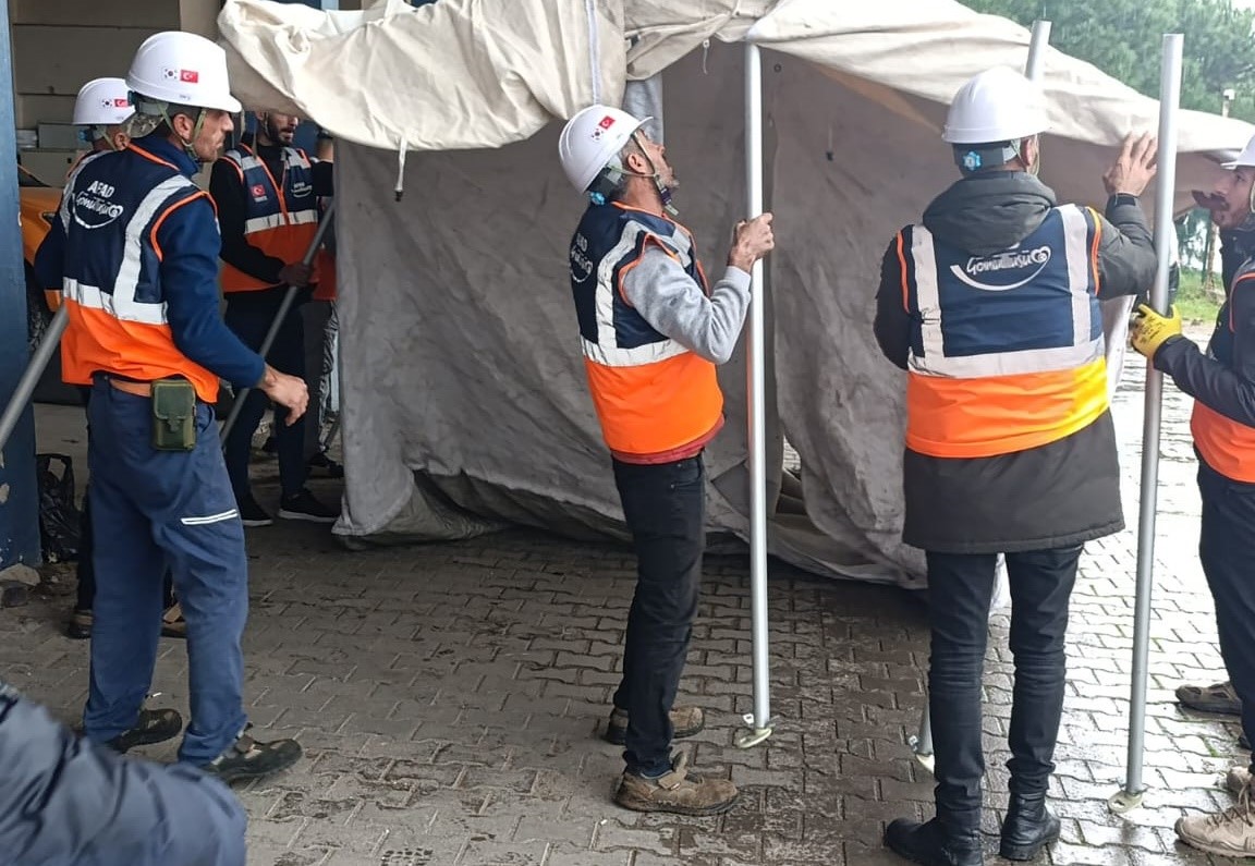 Aydınlı inşatçılar mesleklerini can kurtarmaya adadı