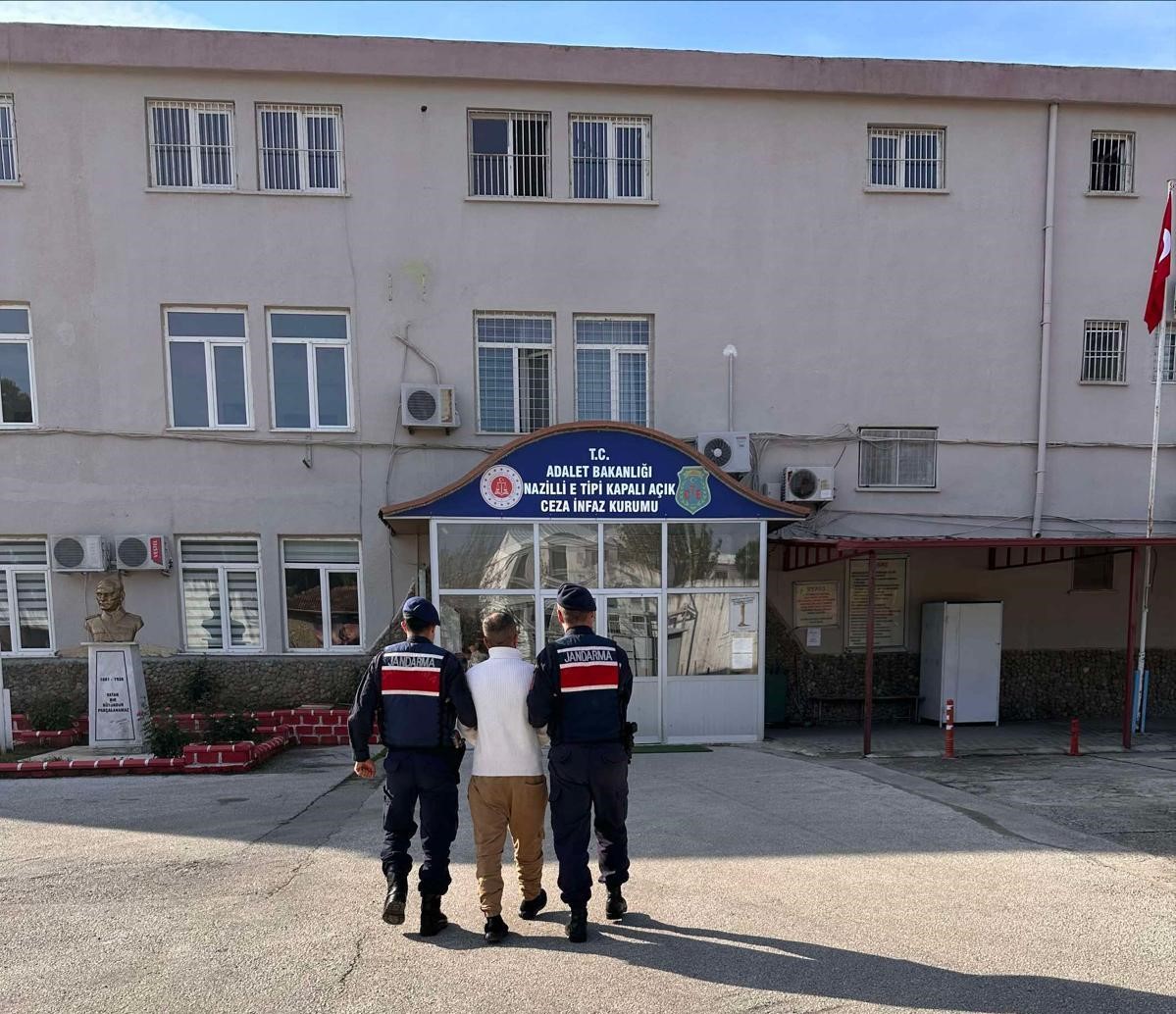 Uyuşturucu suçundan aranan şahıs Nazilli'de yakalandı