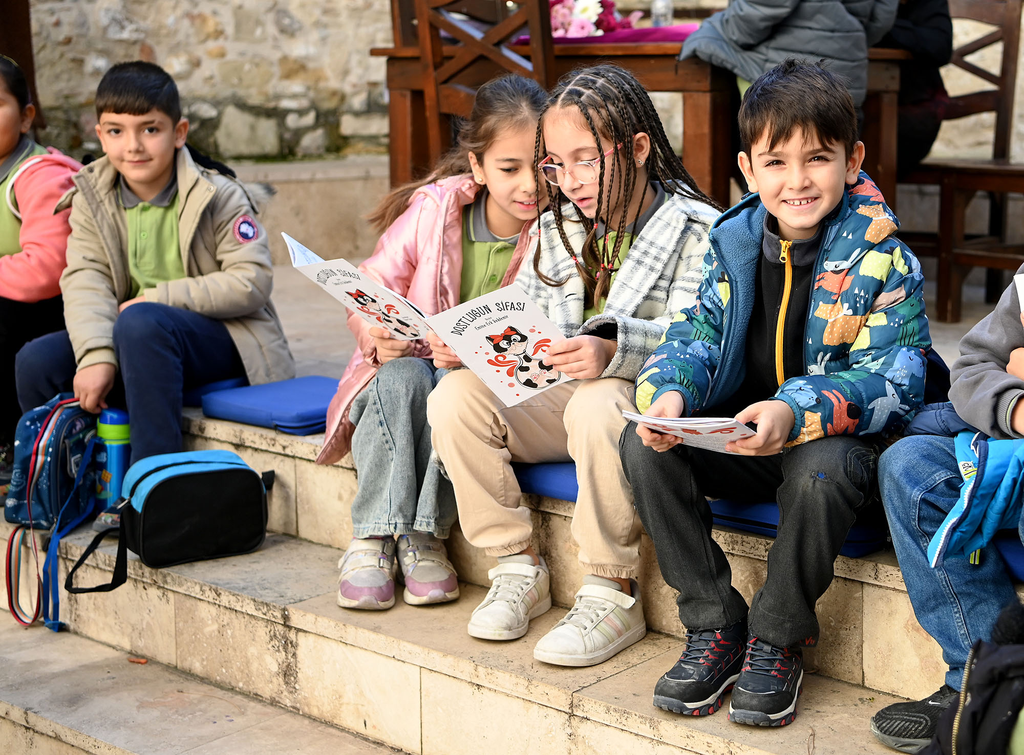 SEYAKMER’de çocuklara hem kitap hem hayvan sevgisi aşılandı