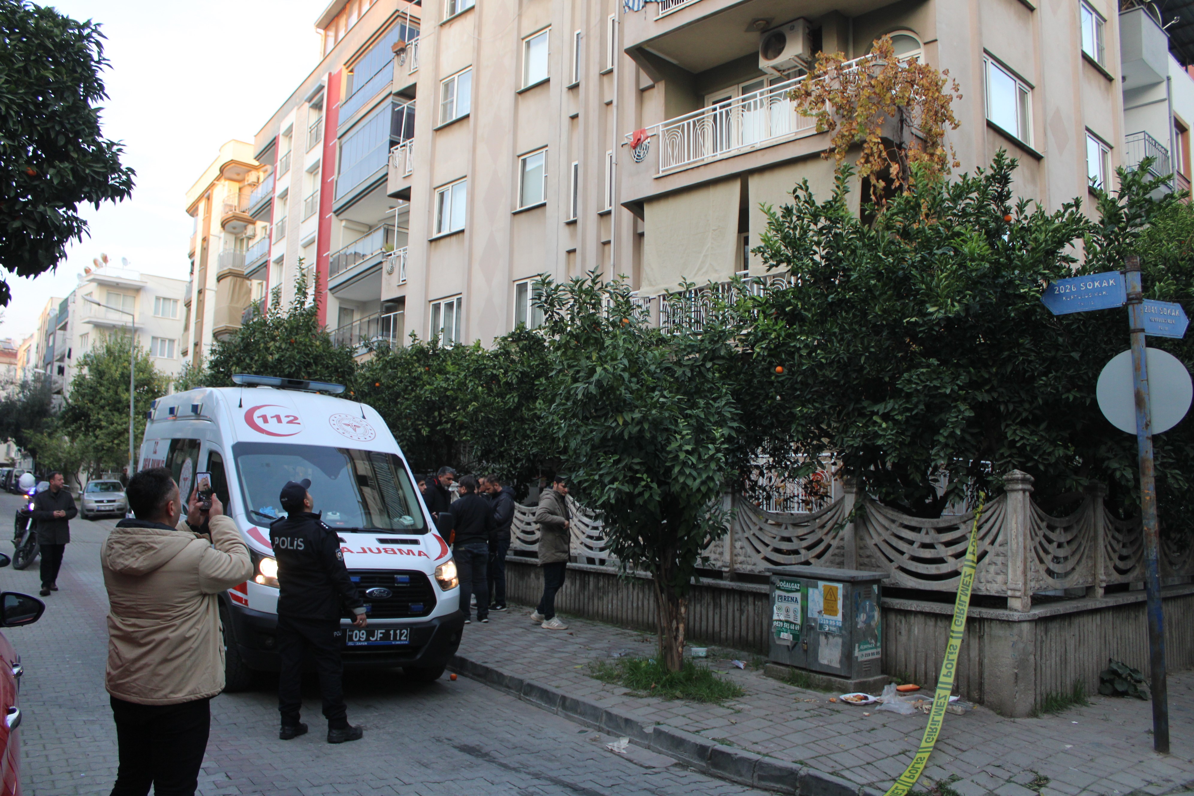 Çatıdan düşen genç hayatını kaybetti