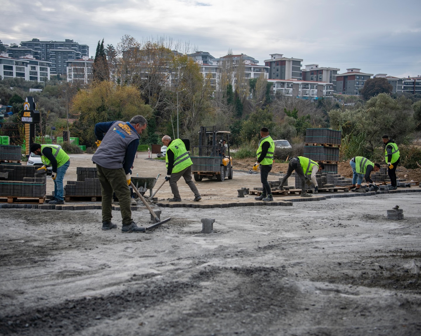 İkiçeşmelik Mahallesi’nin yeni yolları yükleniyor