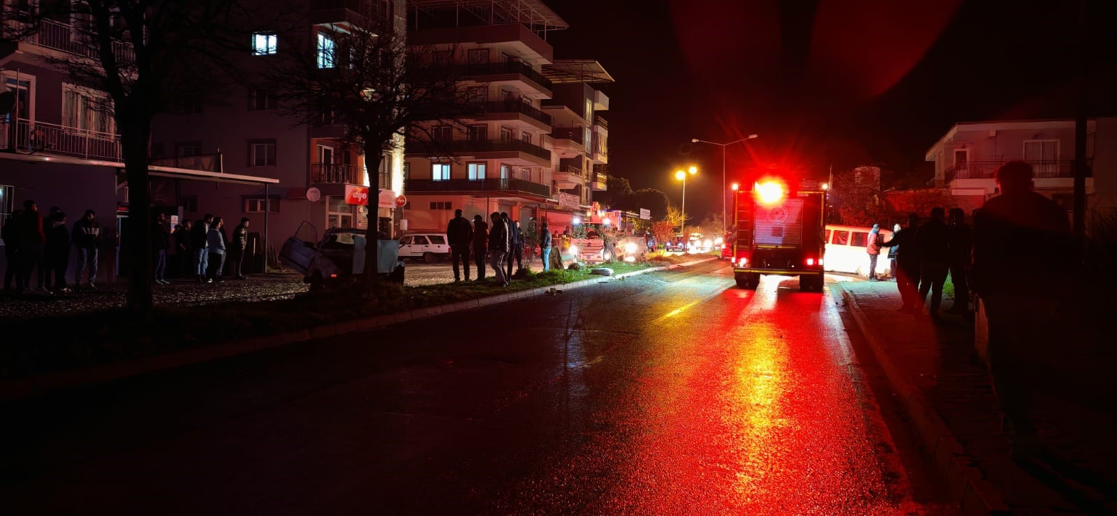 Direksiyon hakimiyeti kaybolan araç yoldan çıktı