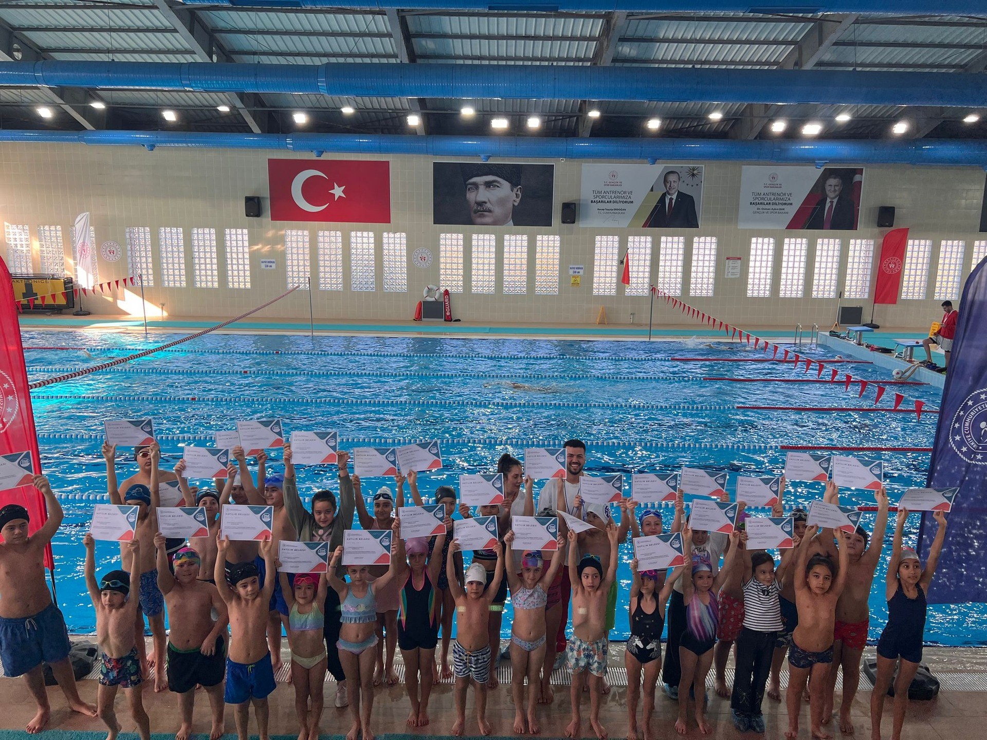 Aydın'da 2 ayda 200 çocuk yüzme öğrendi