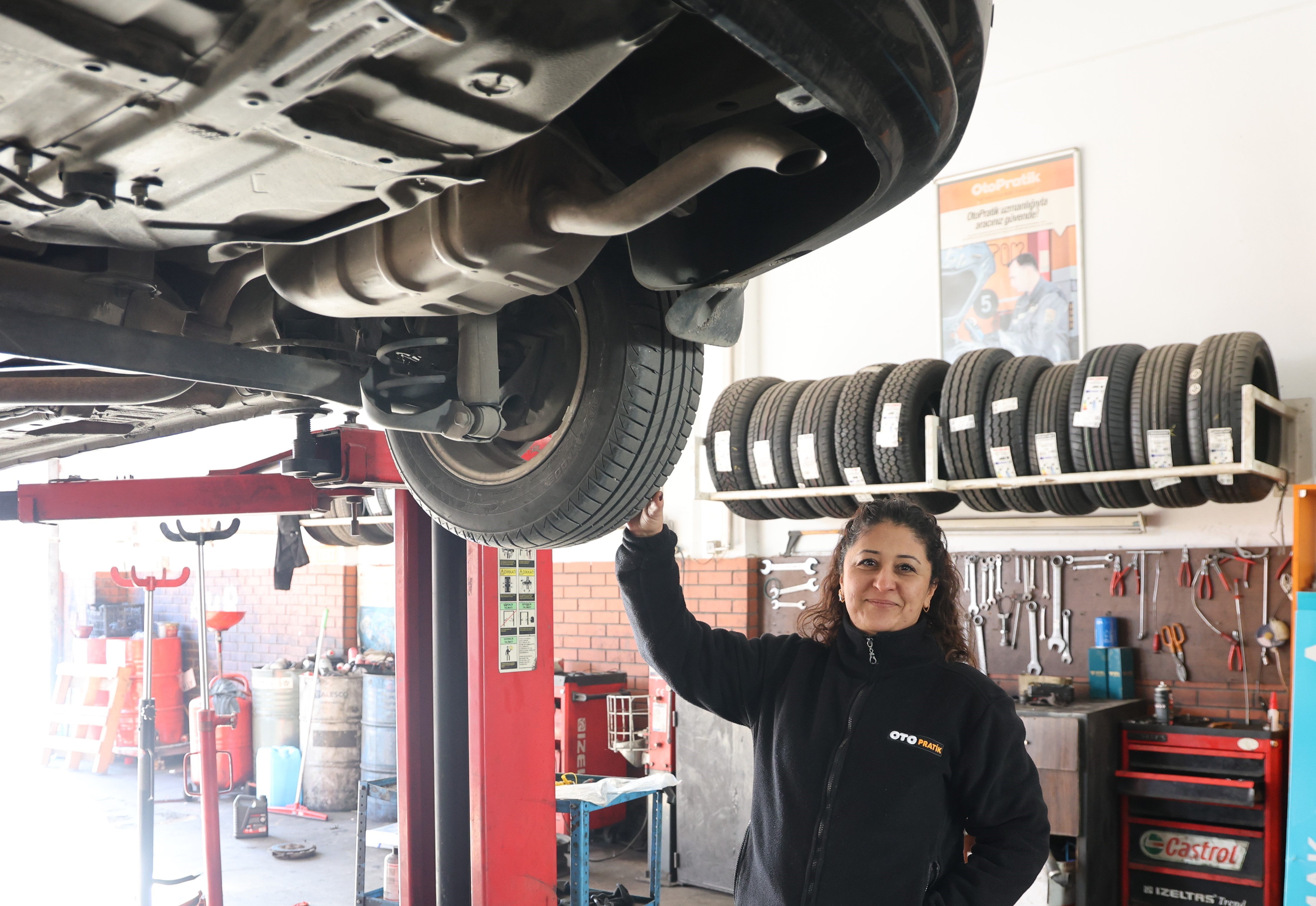 Aydın yıllar sonra buz tuttu, oto lastikçileri ek mesai yaptı